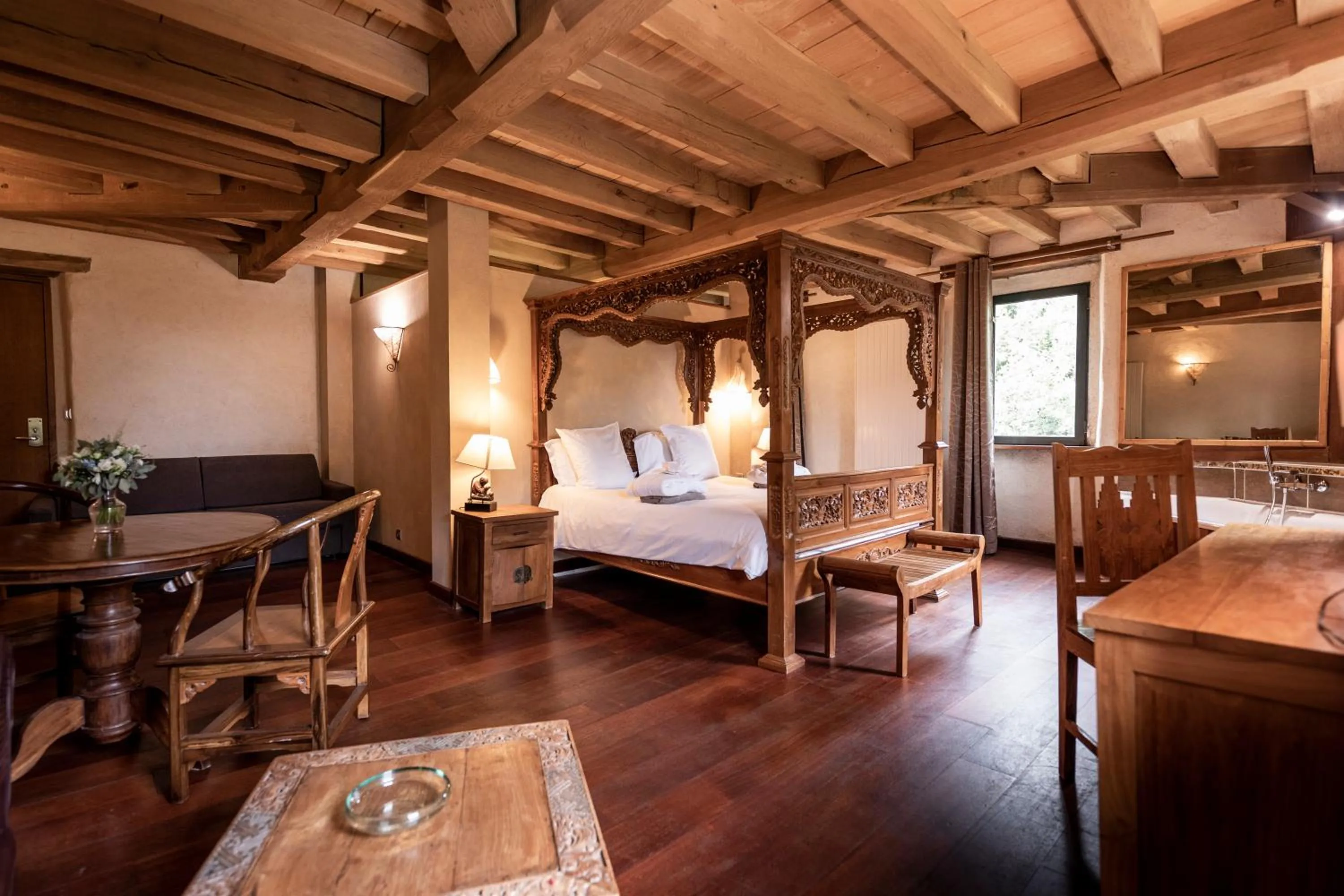 Photo of the whole room, Bed in Manoir des Indes, The Originals Relais