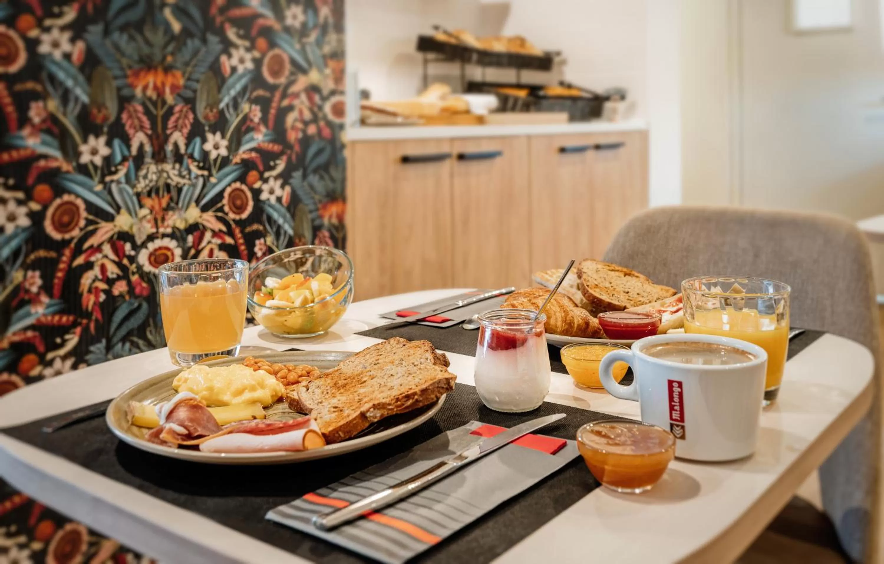 Breakfast in Best Western Metz Centre Gare