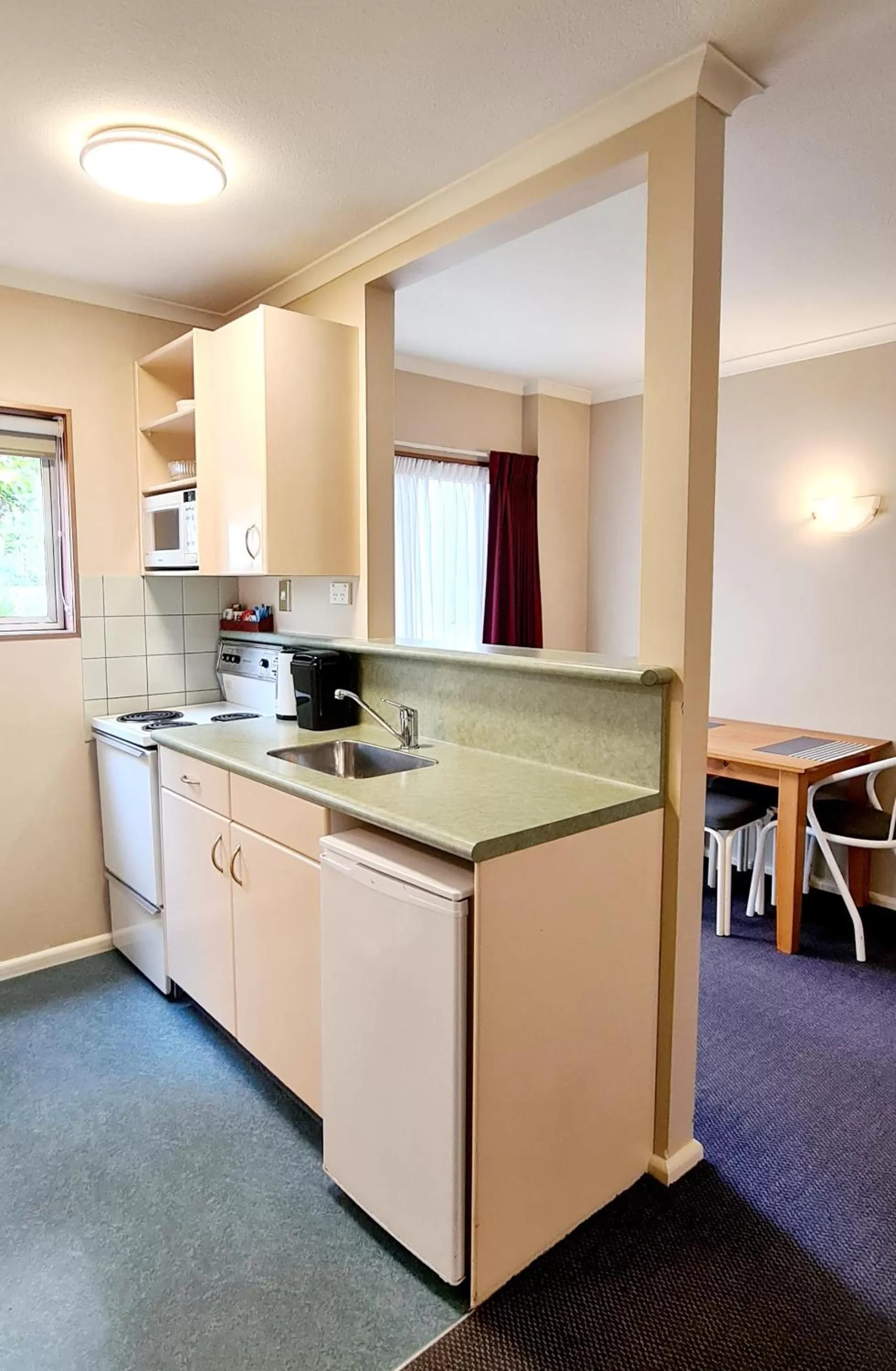 Kitchen or kitchenette in Parklands Motor Lodge Timaru