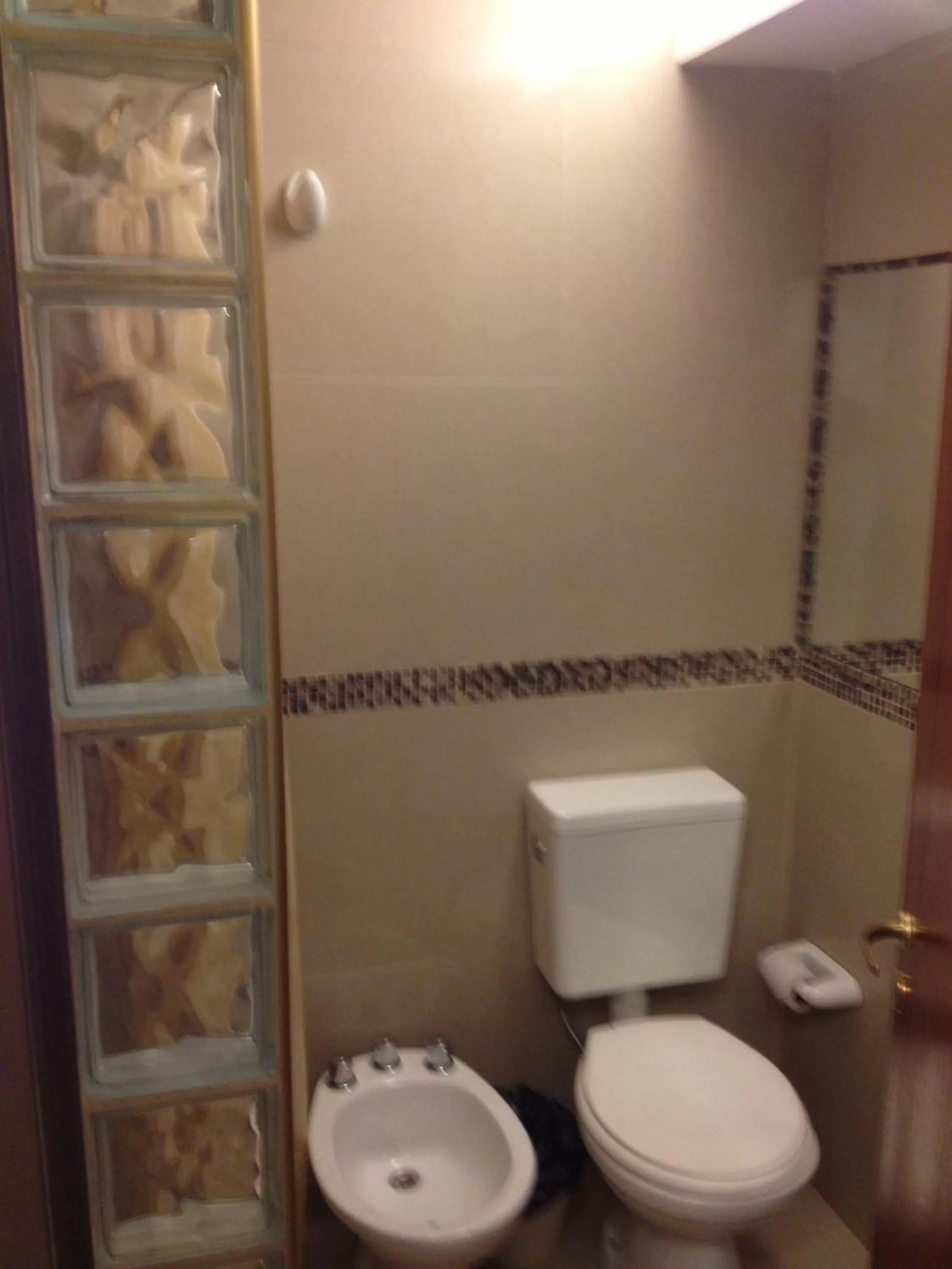 Bathroom in Lorenzo Suites Hotel