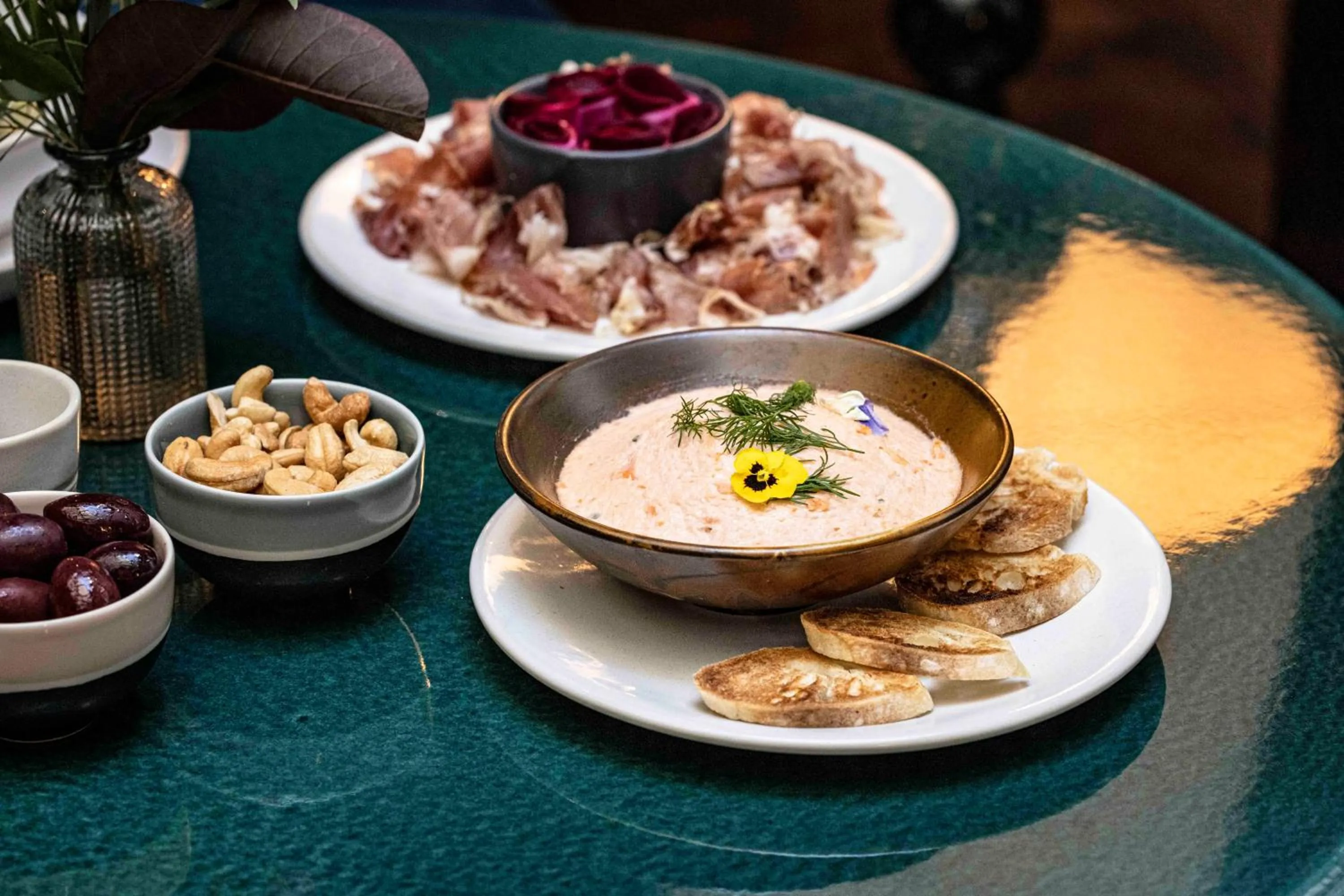 Restaurant/places to eat in Le Roch Hotel & Spa