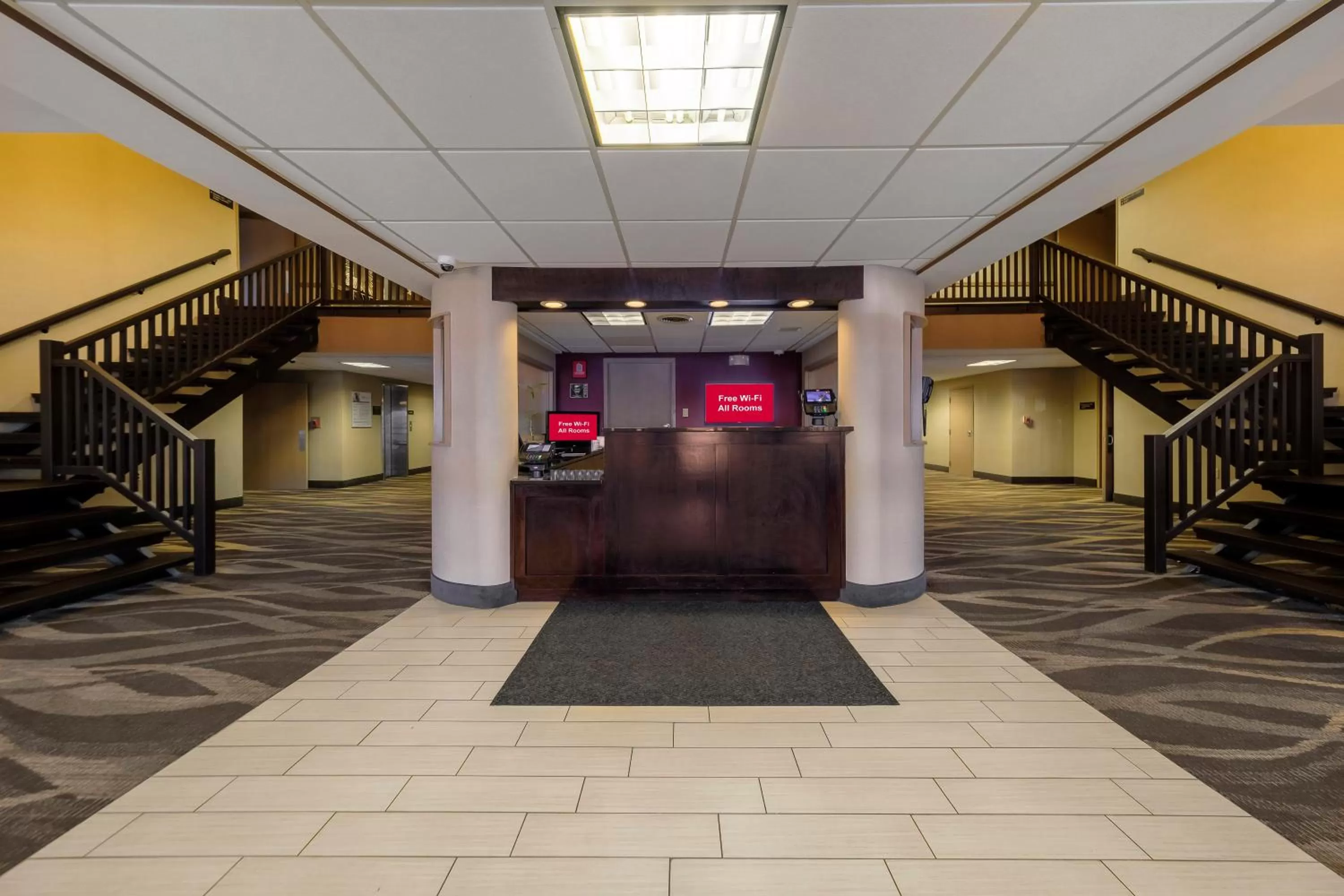 Lobby or reception in Red Roof Inn & Suites Newburgh - Stewart Airport West Point