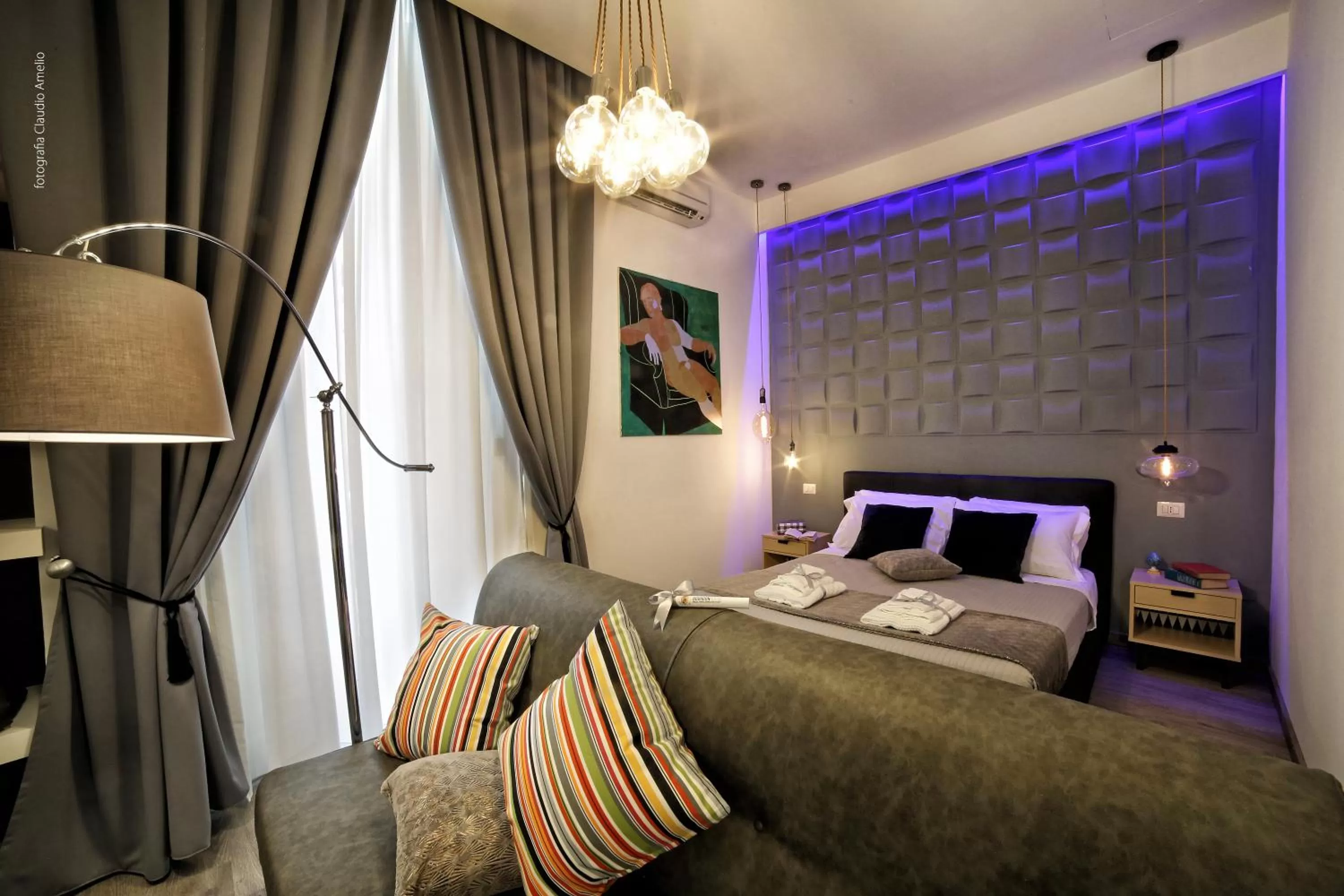 Photo of the whole room, Bed in Bourbon House