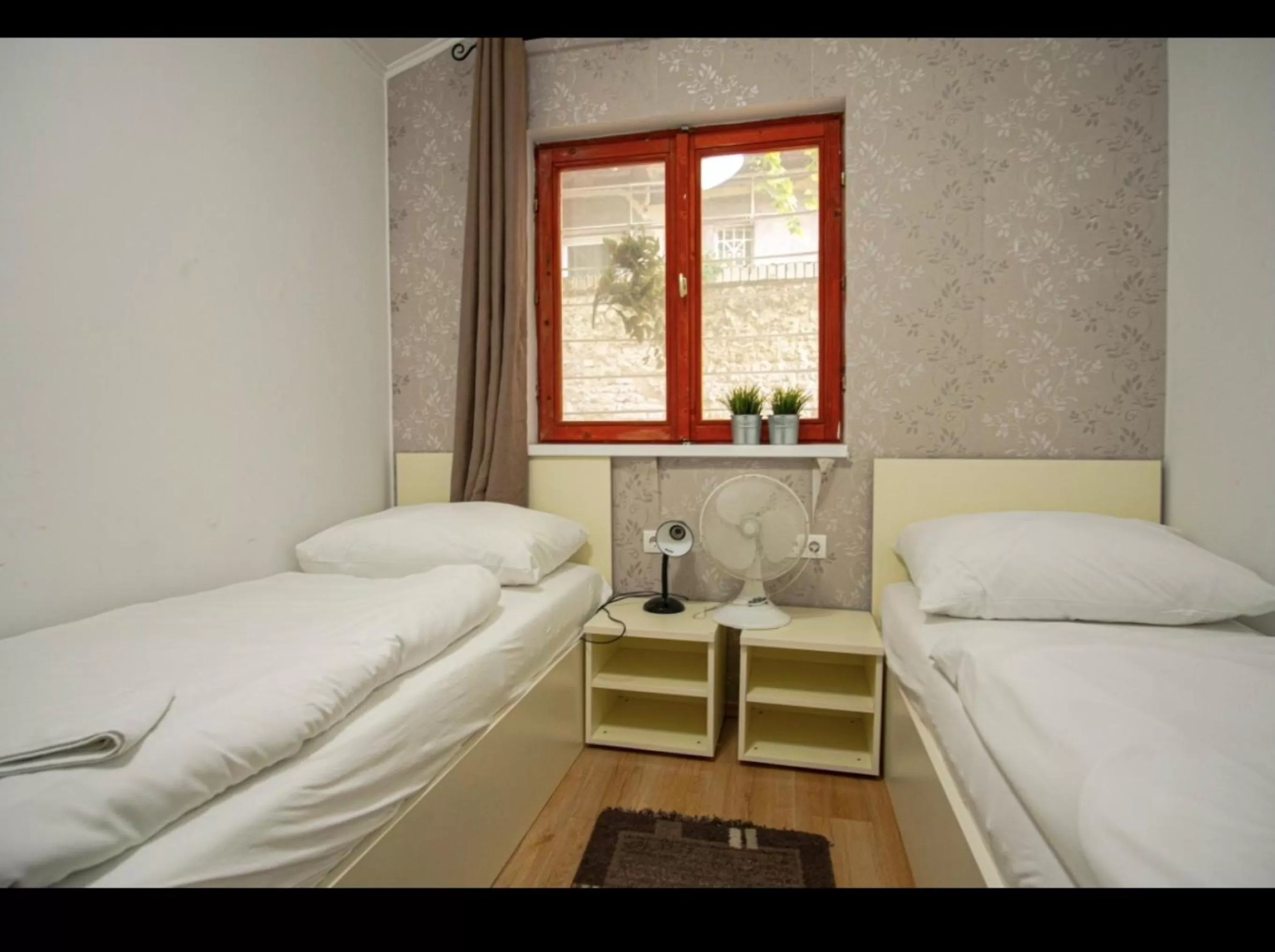 Bedroom, Bed in Easy Star Hotel