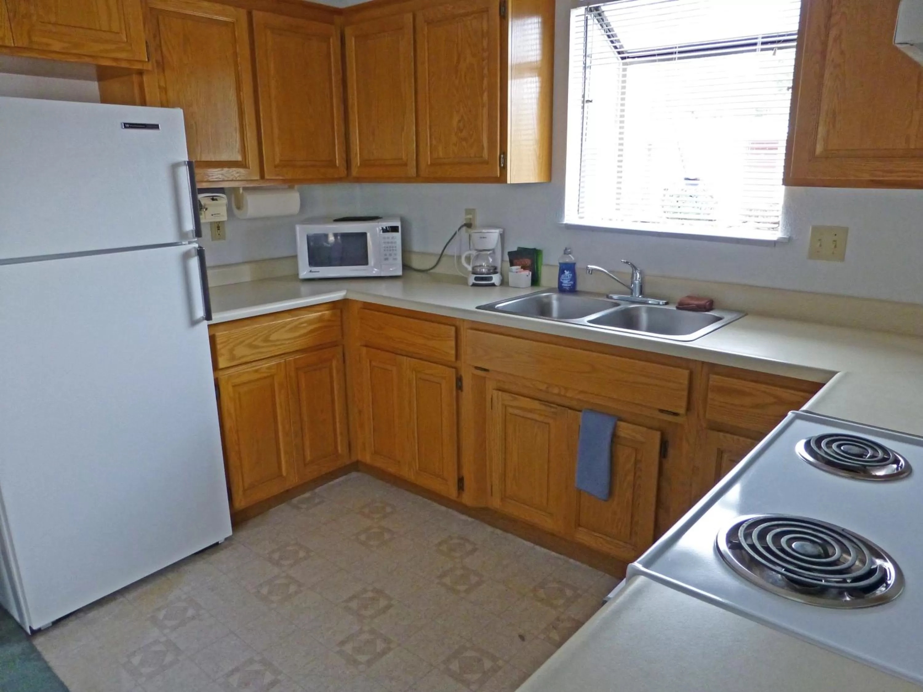 Kitchen or kitchenette in Redwood Suites