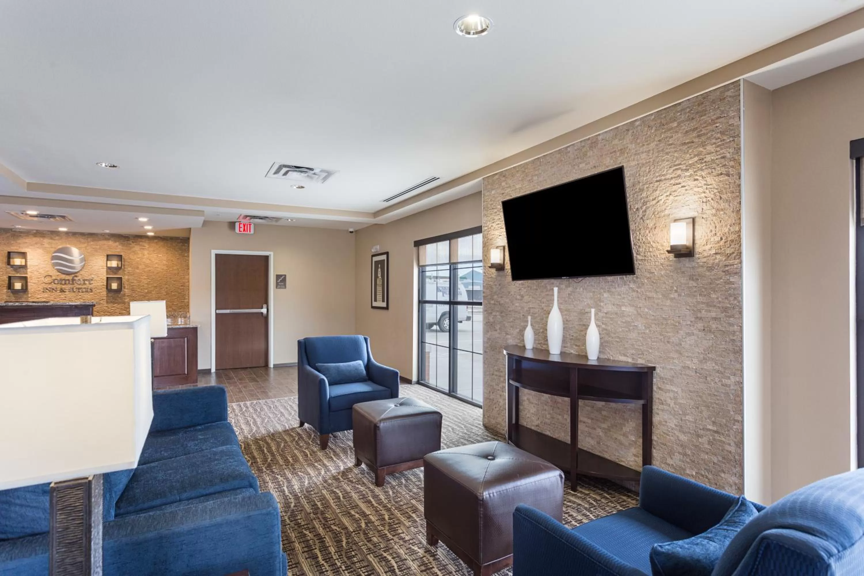 Communal lounge/ TV room in Comfort Inn & Suites Zachary