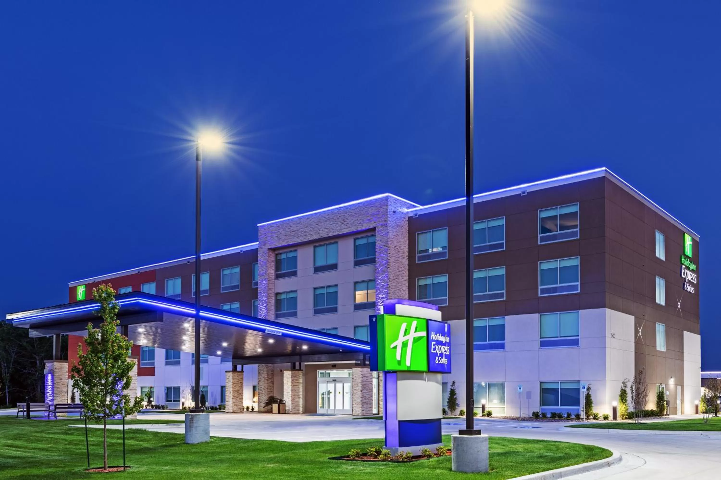Property building in Holiday Inn Express & Suites - Parsons by IHG