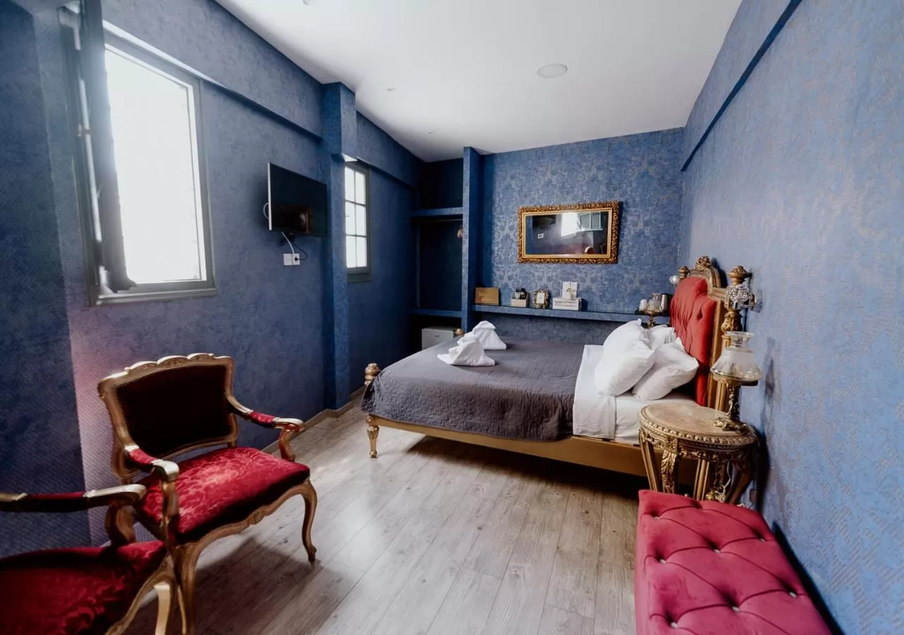 Property building, Bed in ROH Suites