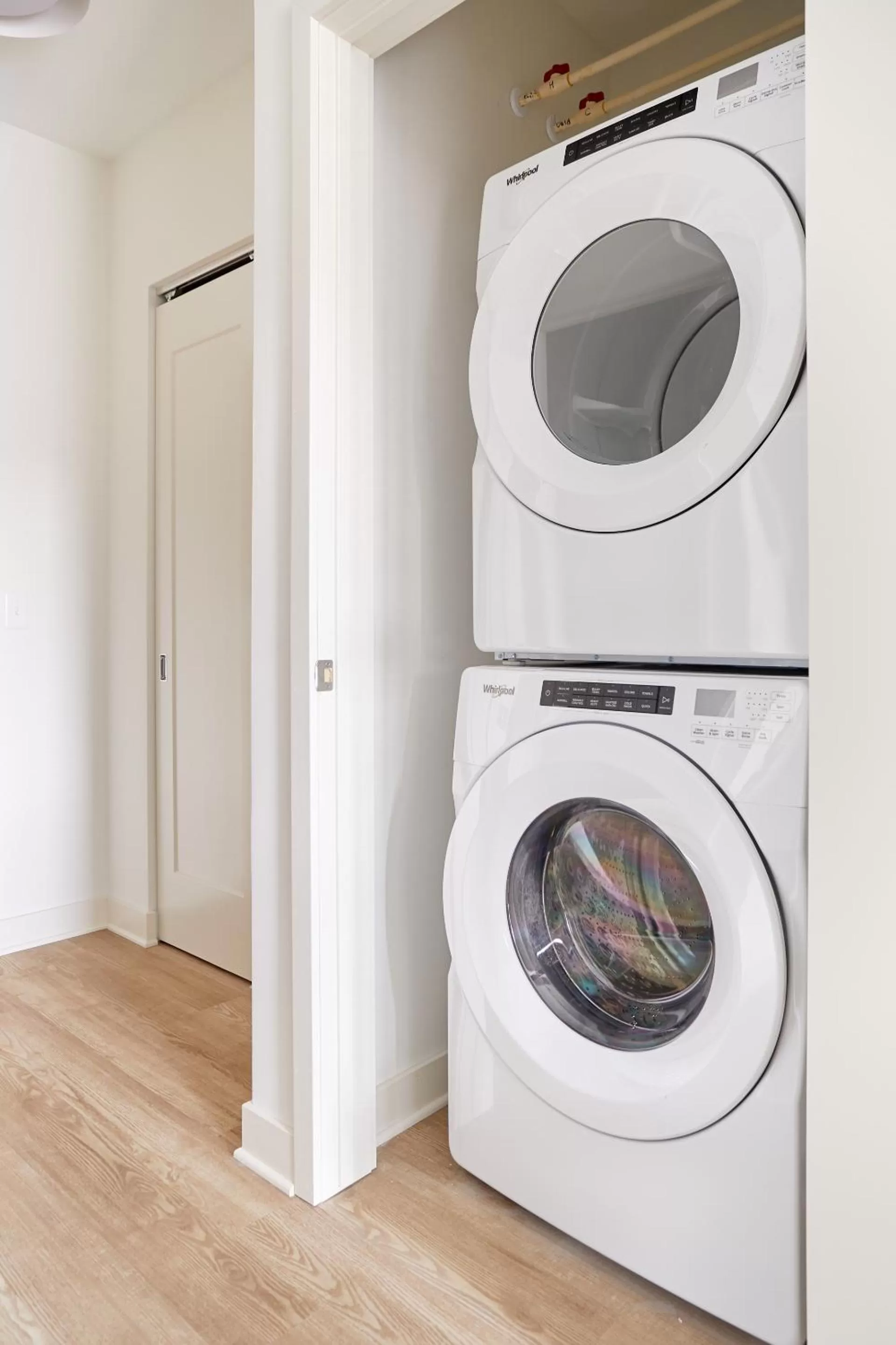 Living room, Bathroom in Sonder at Sora