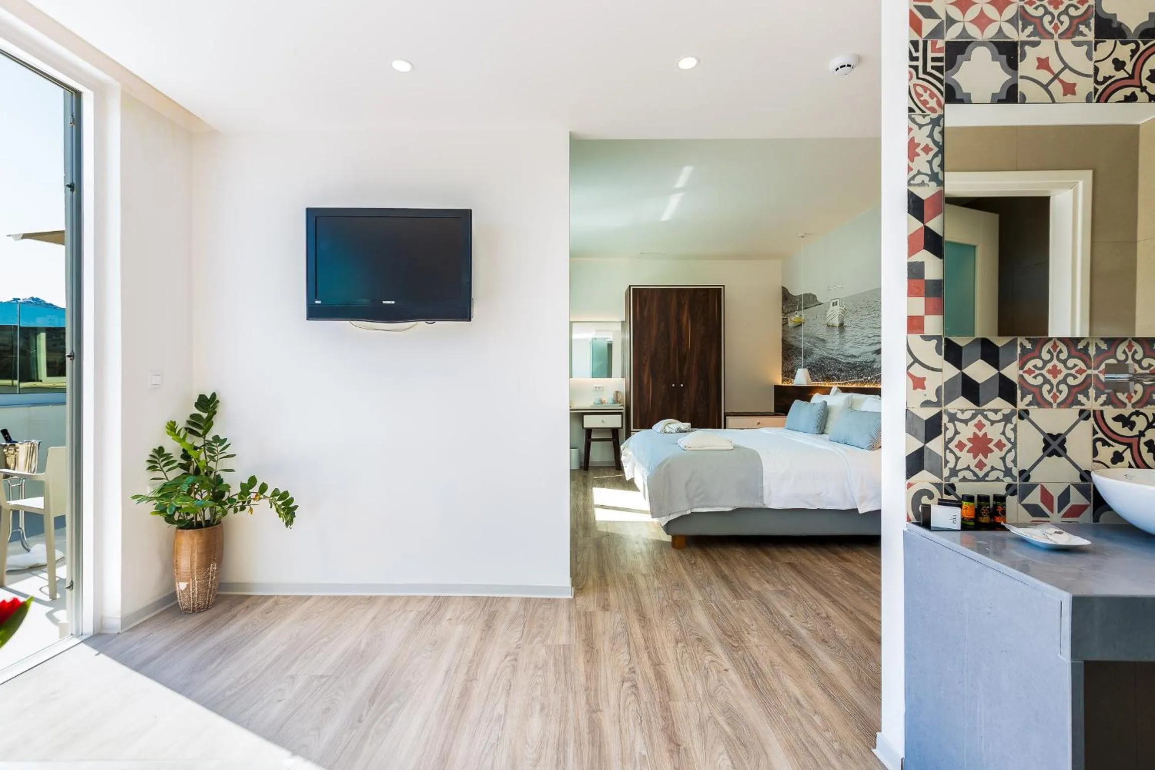 TV and multimedia, Bed in Atrium Ambiance Hotel