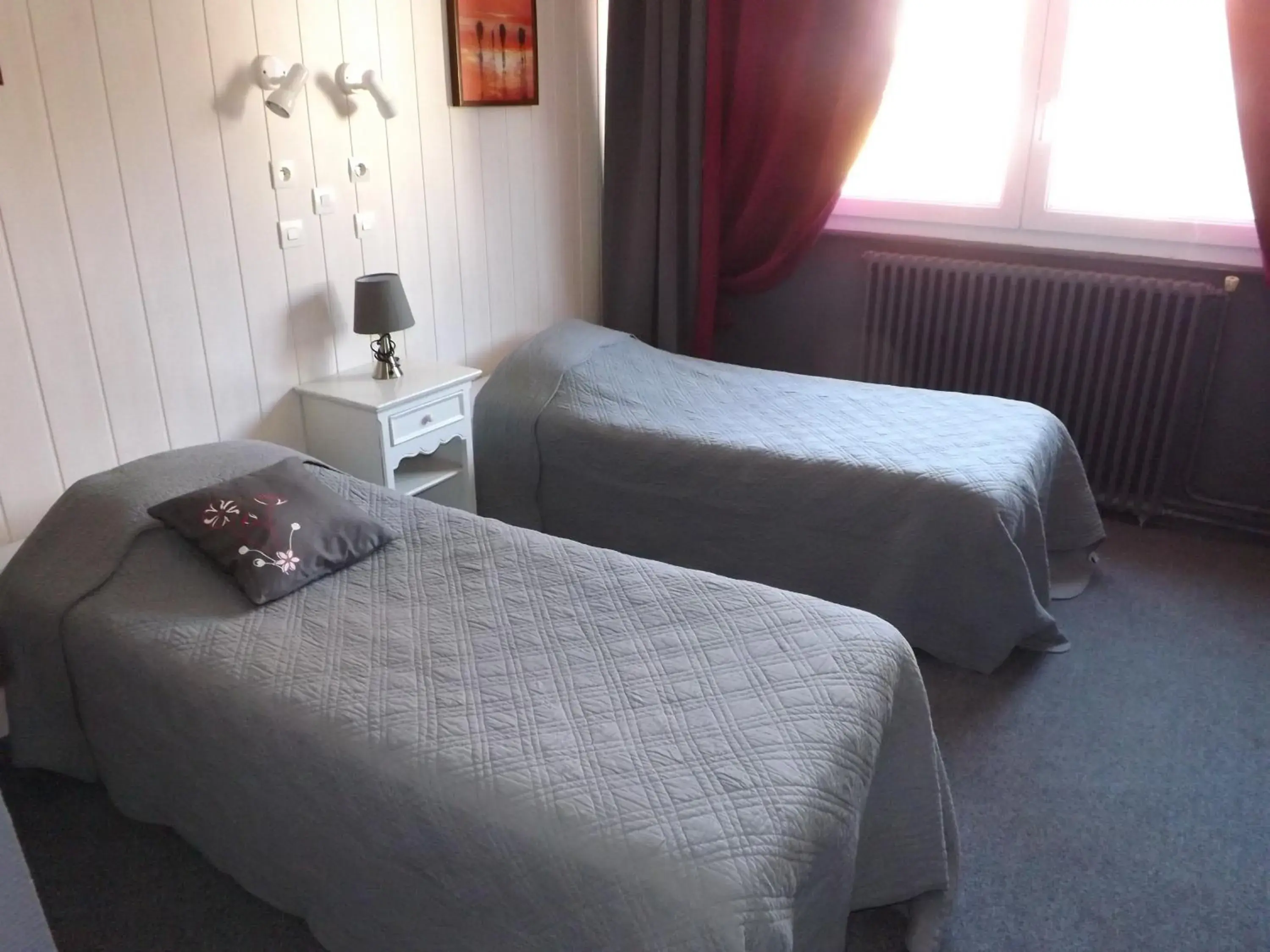 Twin Room in Hôtel De Londres Twin Room in Hôtel De Londres