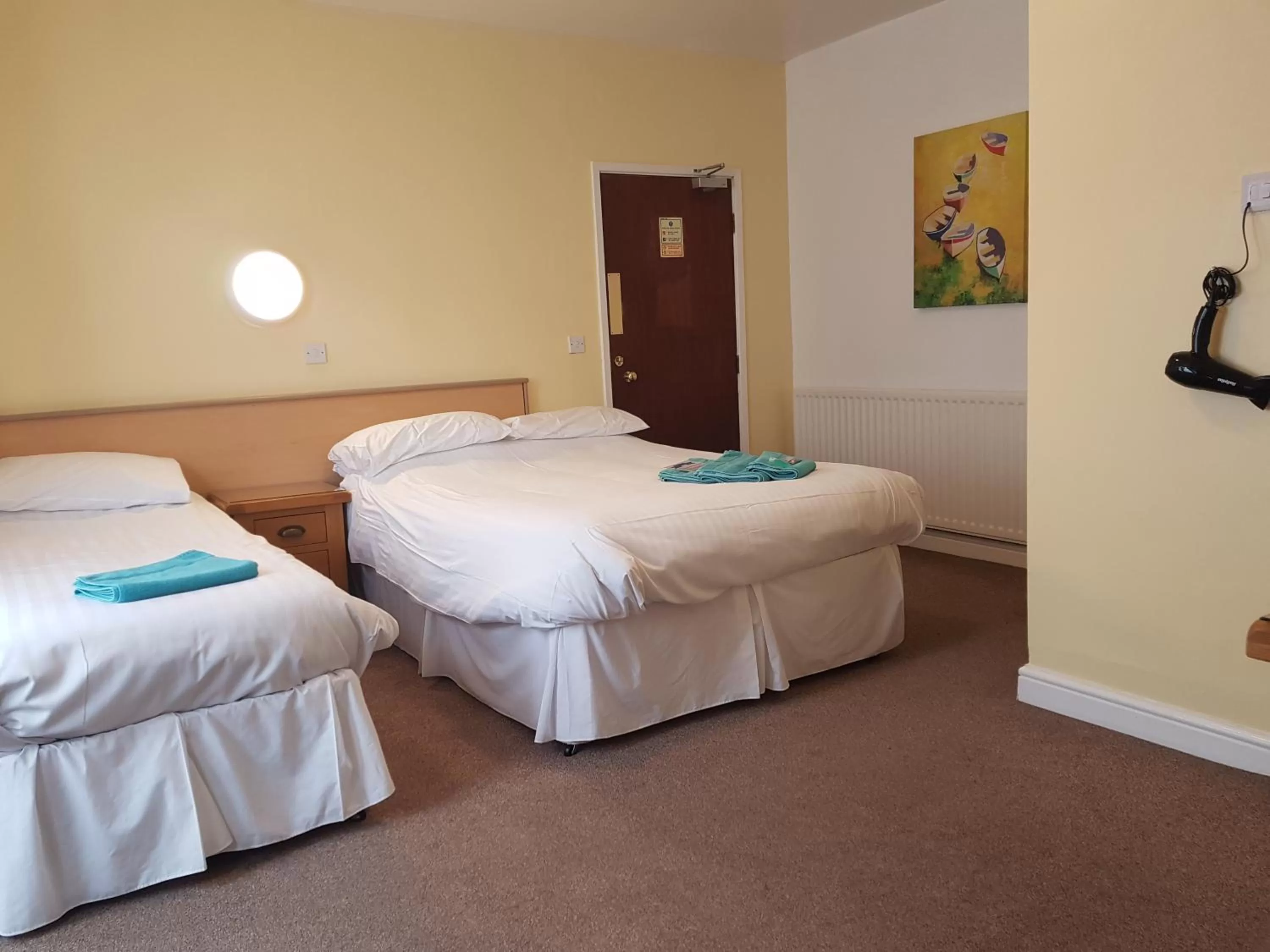 Photo of the whole room, Bed in The Beacon Hotel