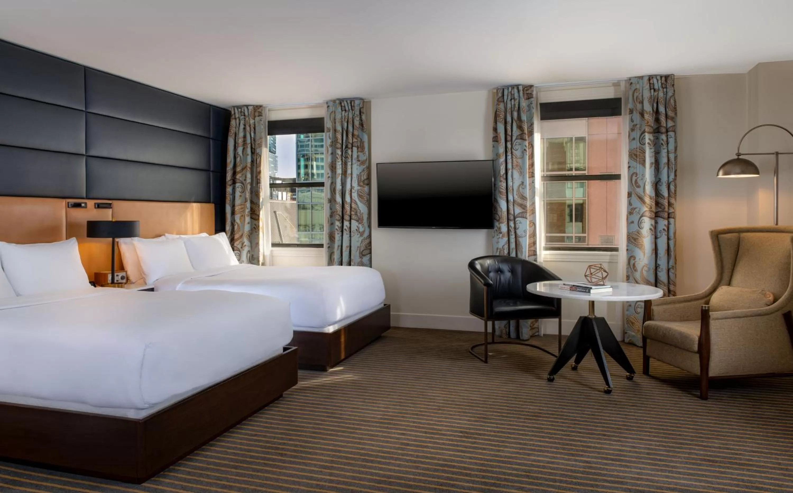 Bedroom, Bed in Hotel Theodore Seattle Downtown, Tapestry by Hilton