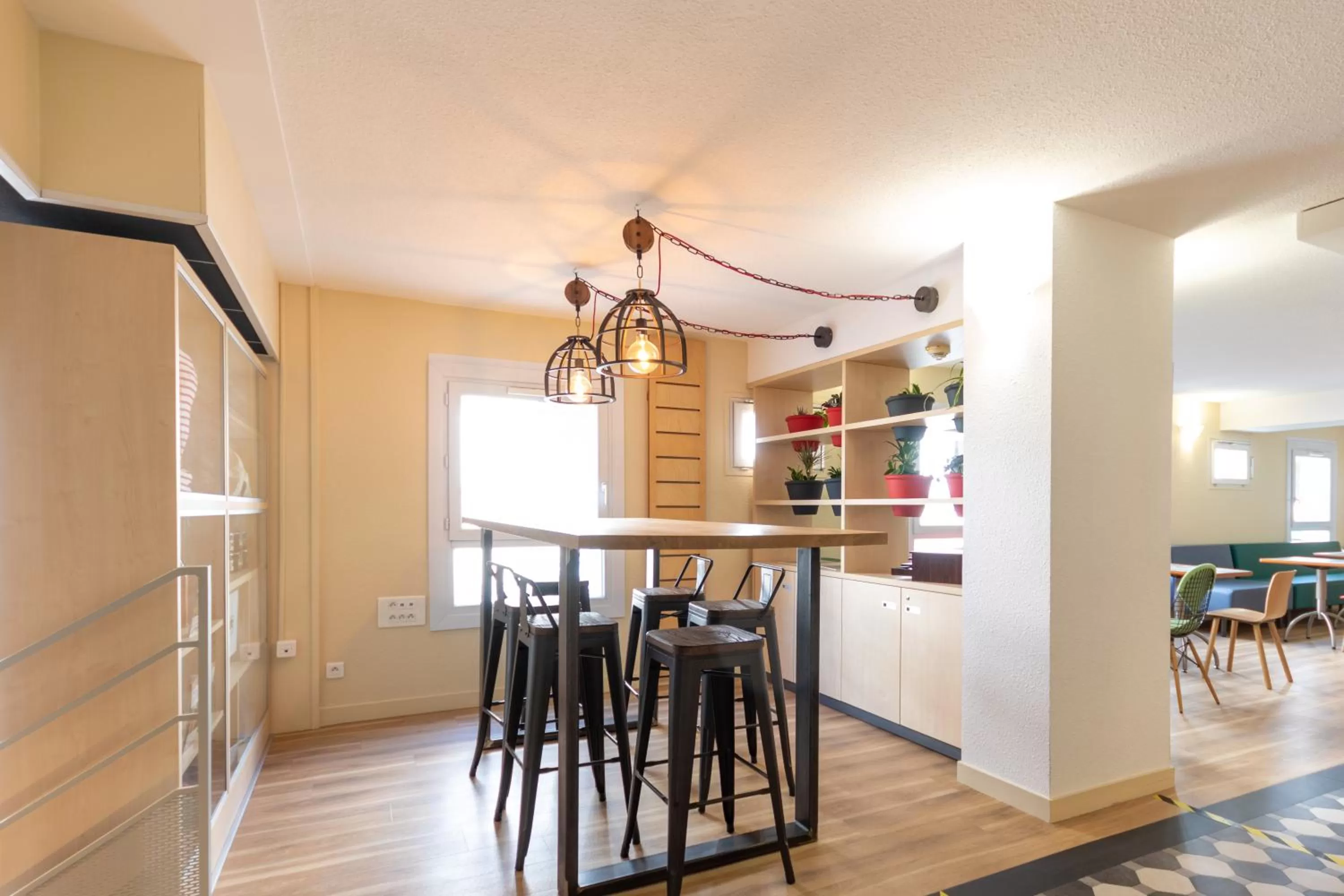 Business facilities in ibis Rochefort