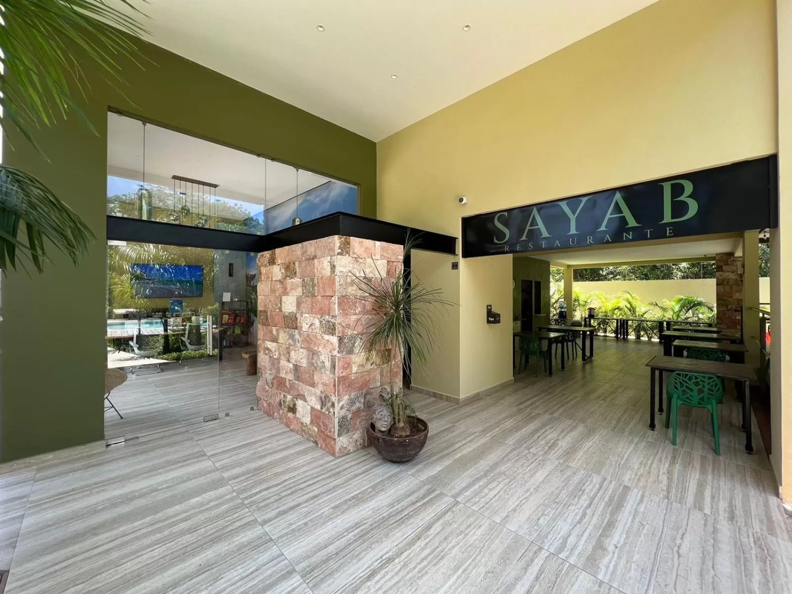 Restaurant/places to eat in LOL-HA Hotel Boutique Aeropuerto Cancún