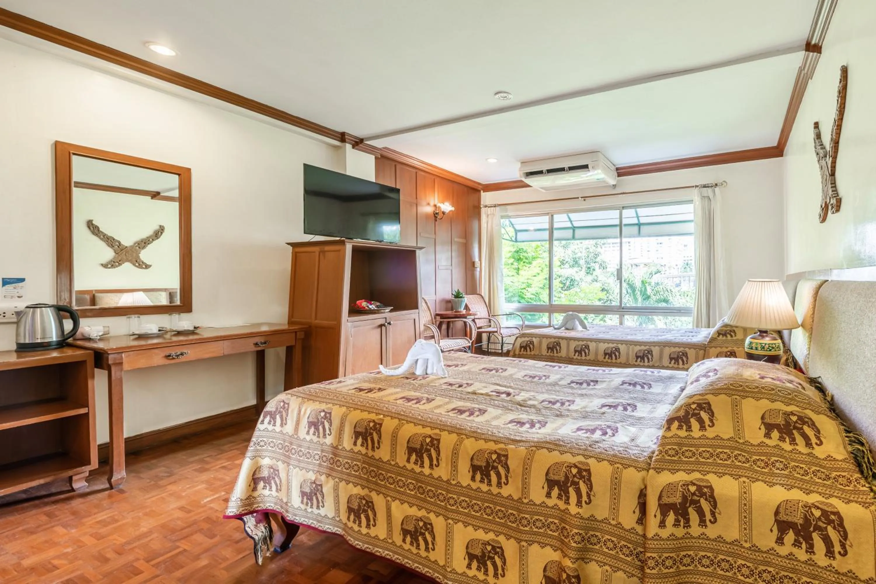 Photo of the whole room, Bed in Royal Ivory Sukhumvit Nana