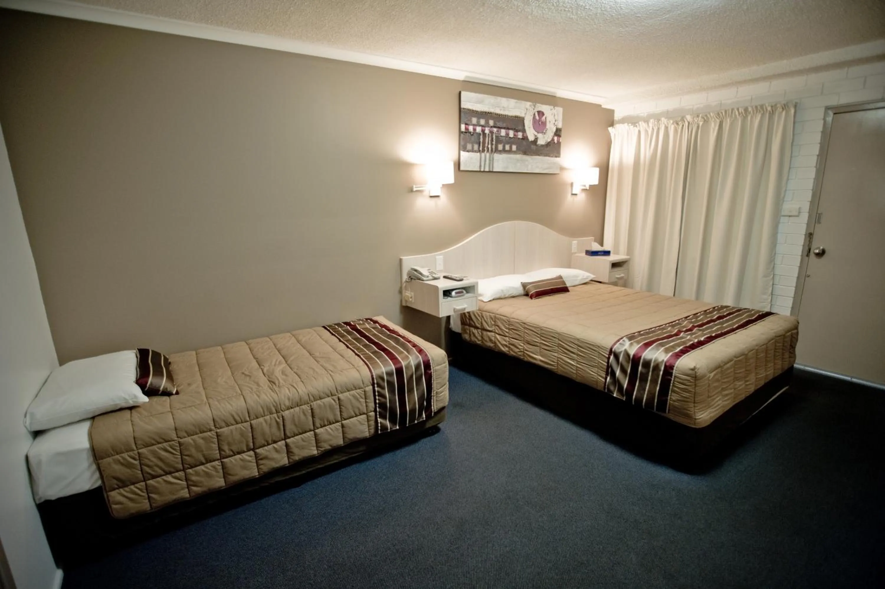 Bed in Centrepoint Motor Inn