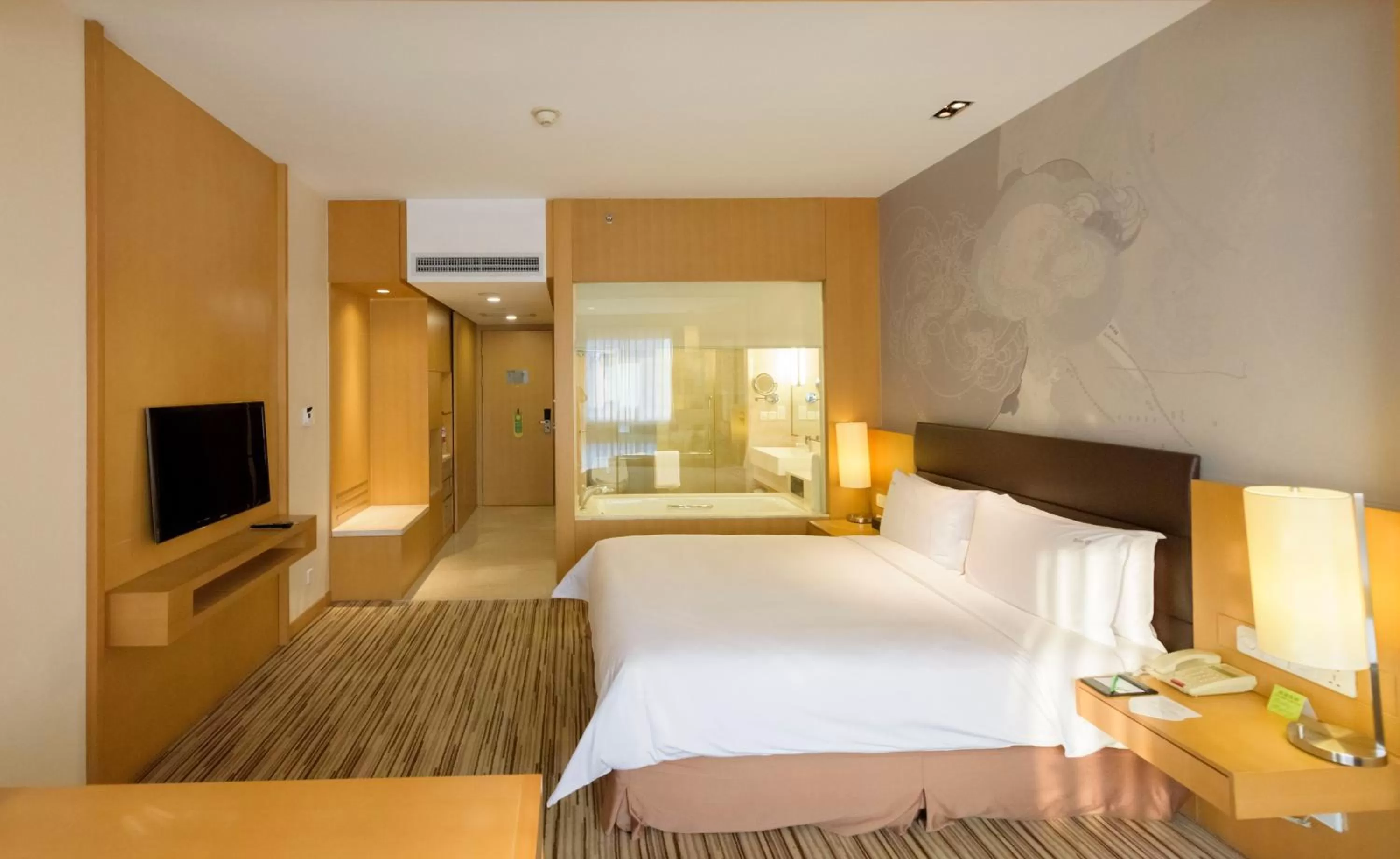 Bedroom, Bed in Holiday Inn Shijiazhuang Central by IHG