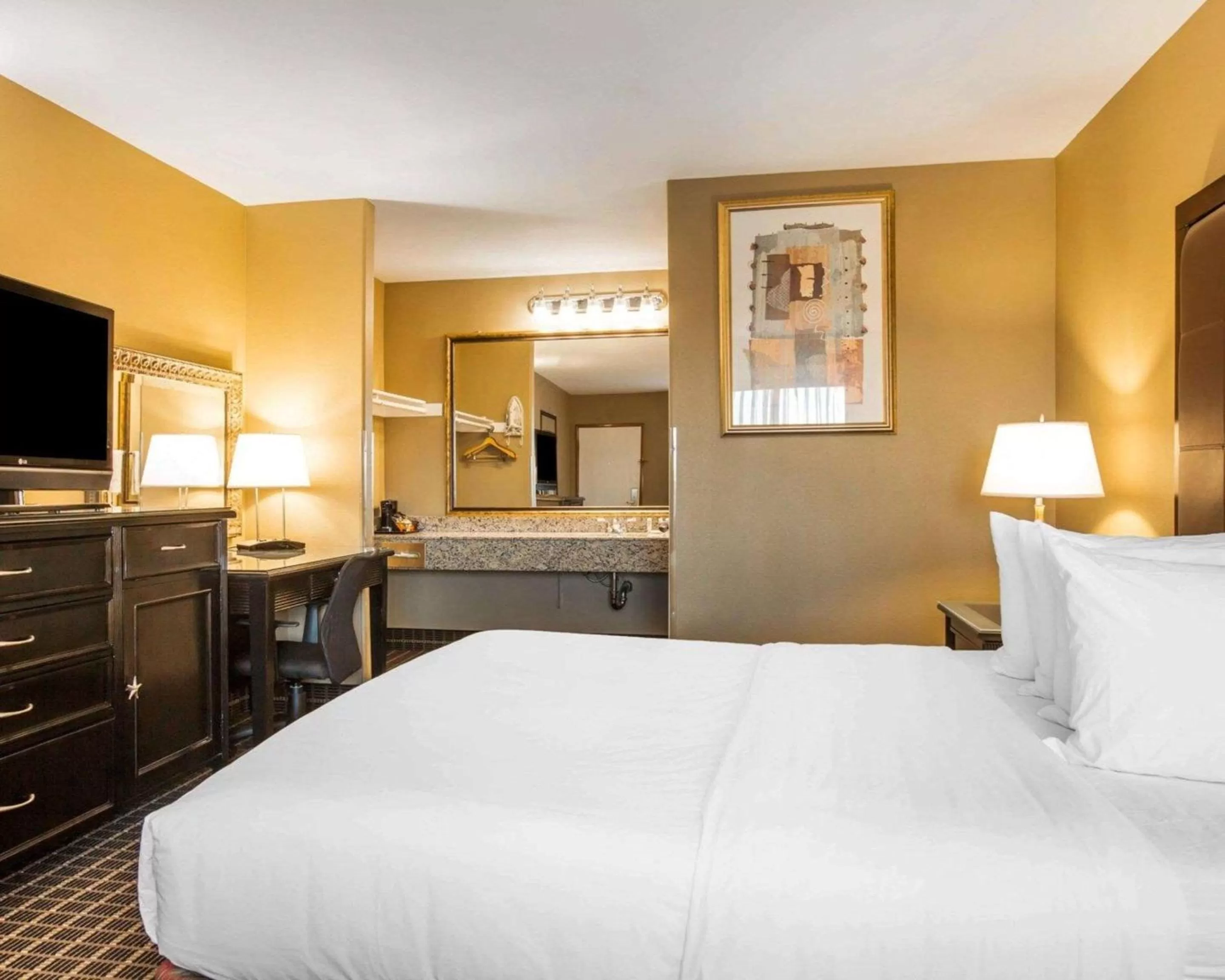 King Room - Accessible/Non-Smoking in Quality Inn & Suites Westminster Seal Beach