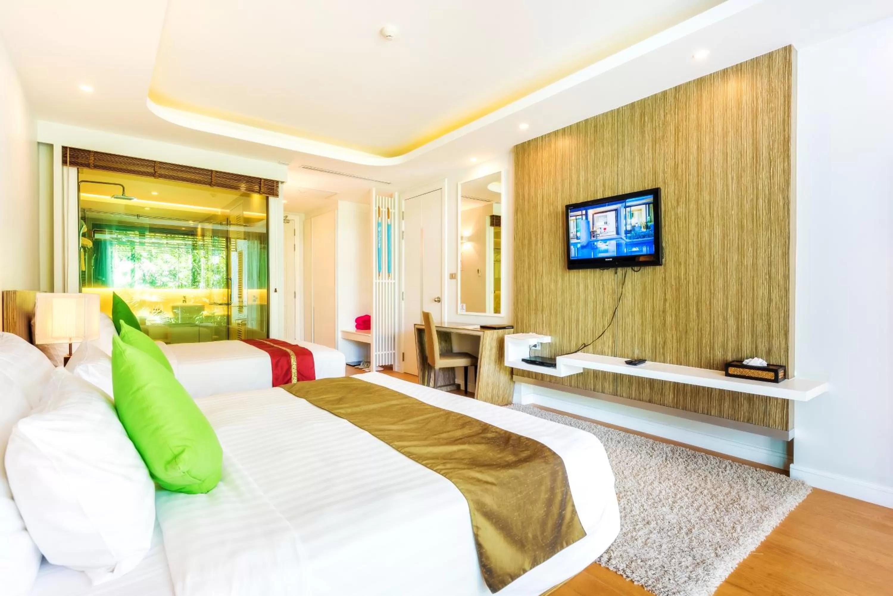 Photo of the whole room, Bed in Wyndham Sea Pearl Resort, Phuket