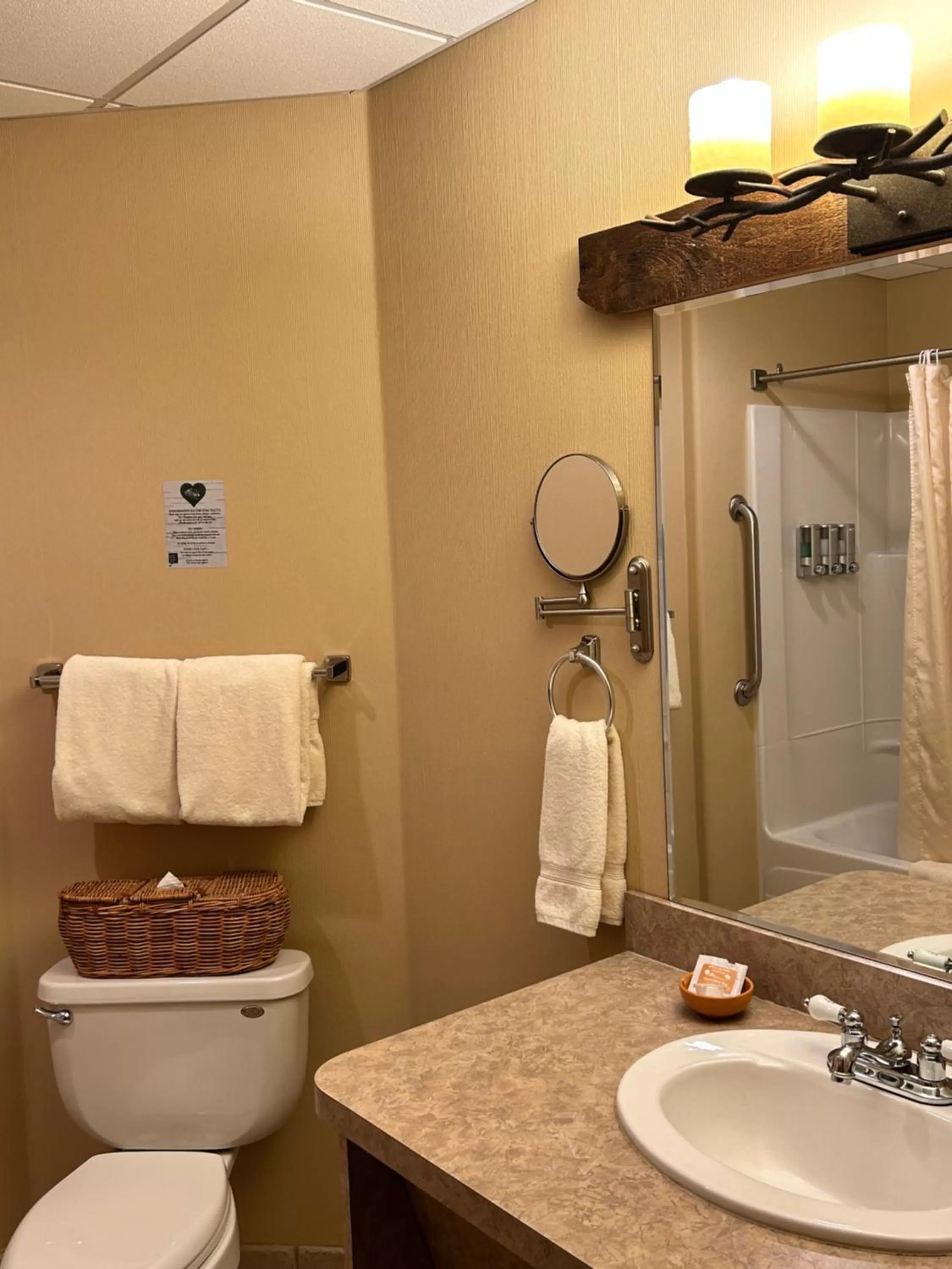 Toilet in The Common Man Inn, Spa & Lodge