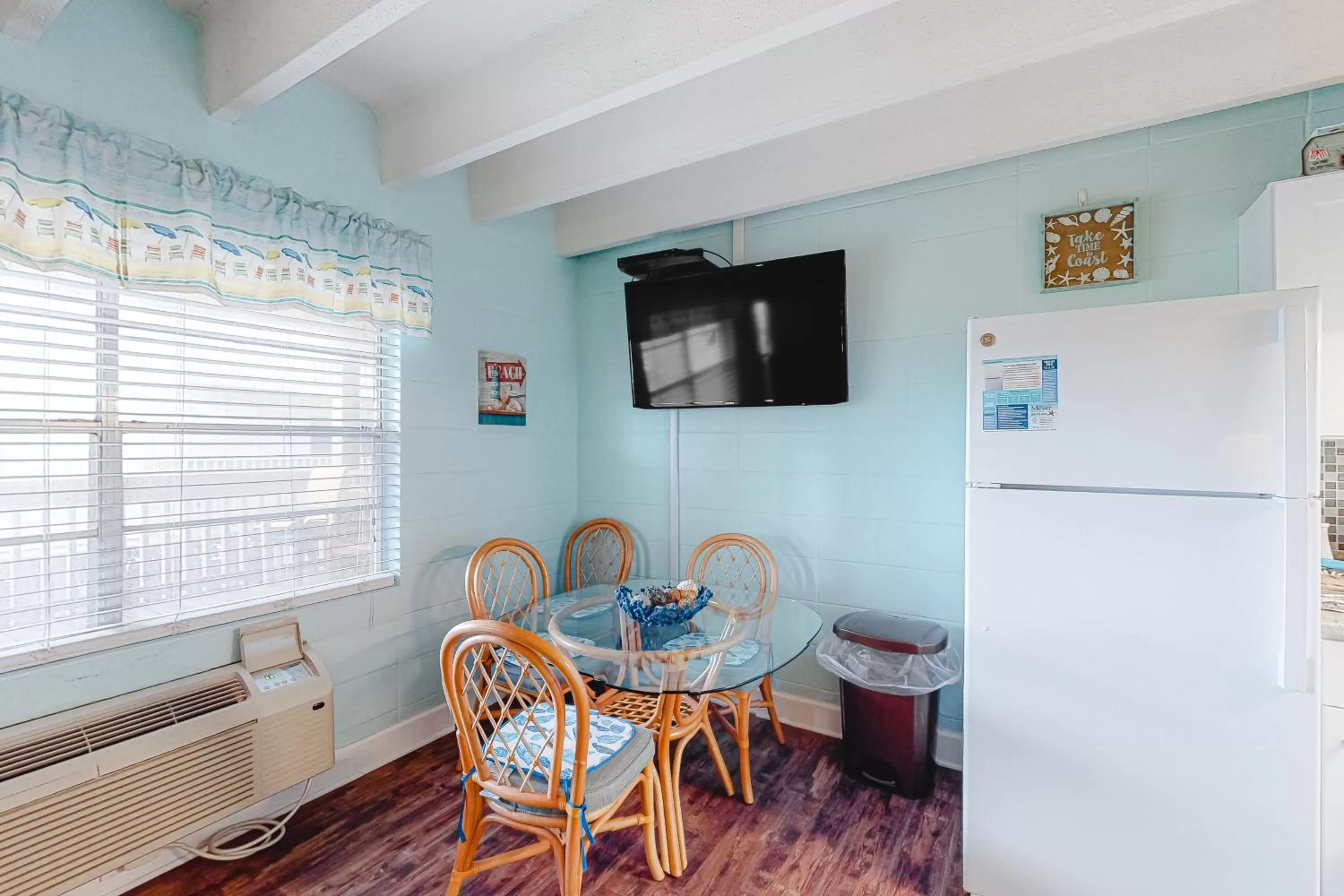 Dining Area in Gulf Village II