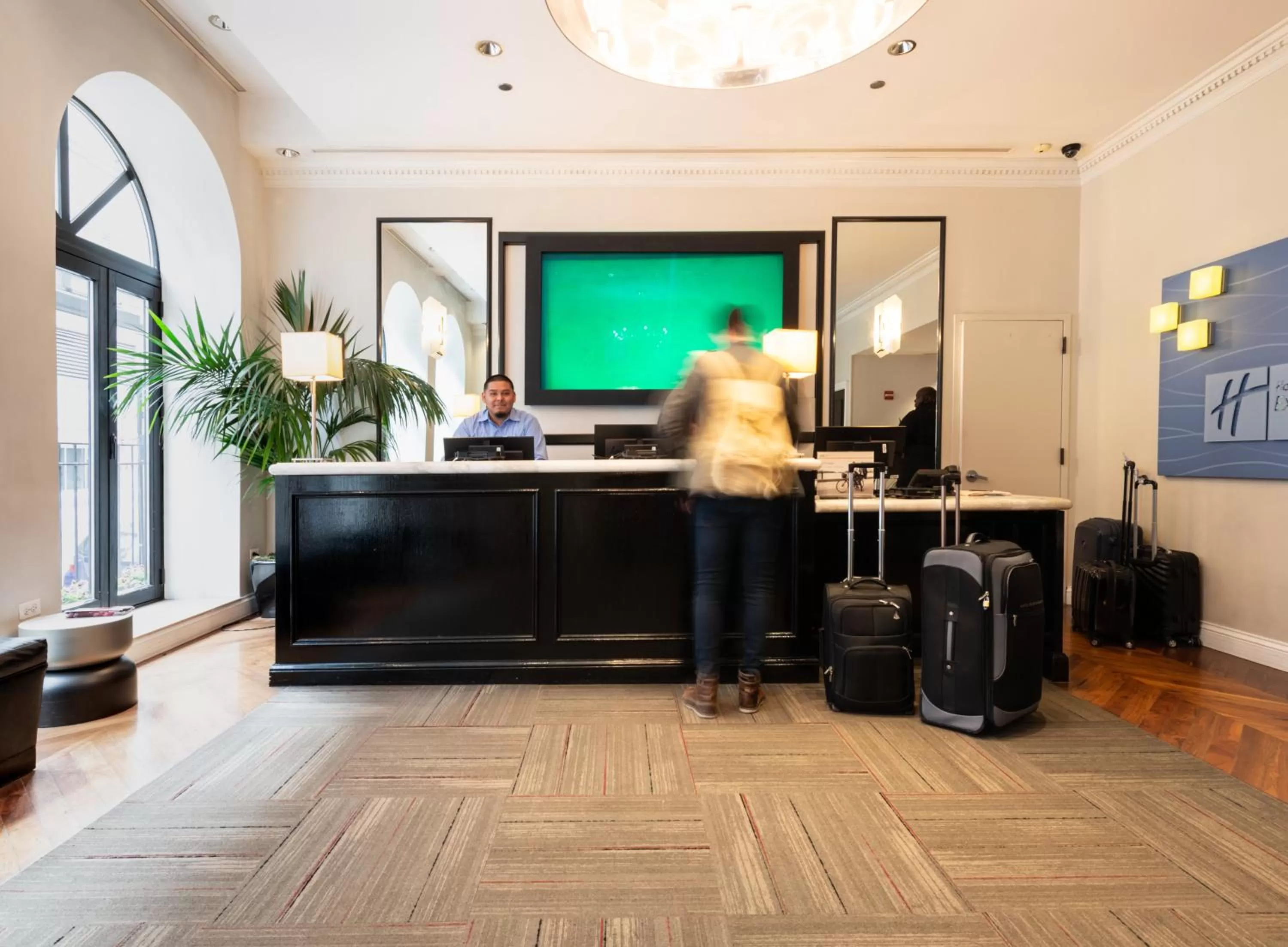 Lobby or reception in Holiday Inn Express Chicago - Magnificent Mile by IHG