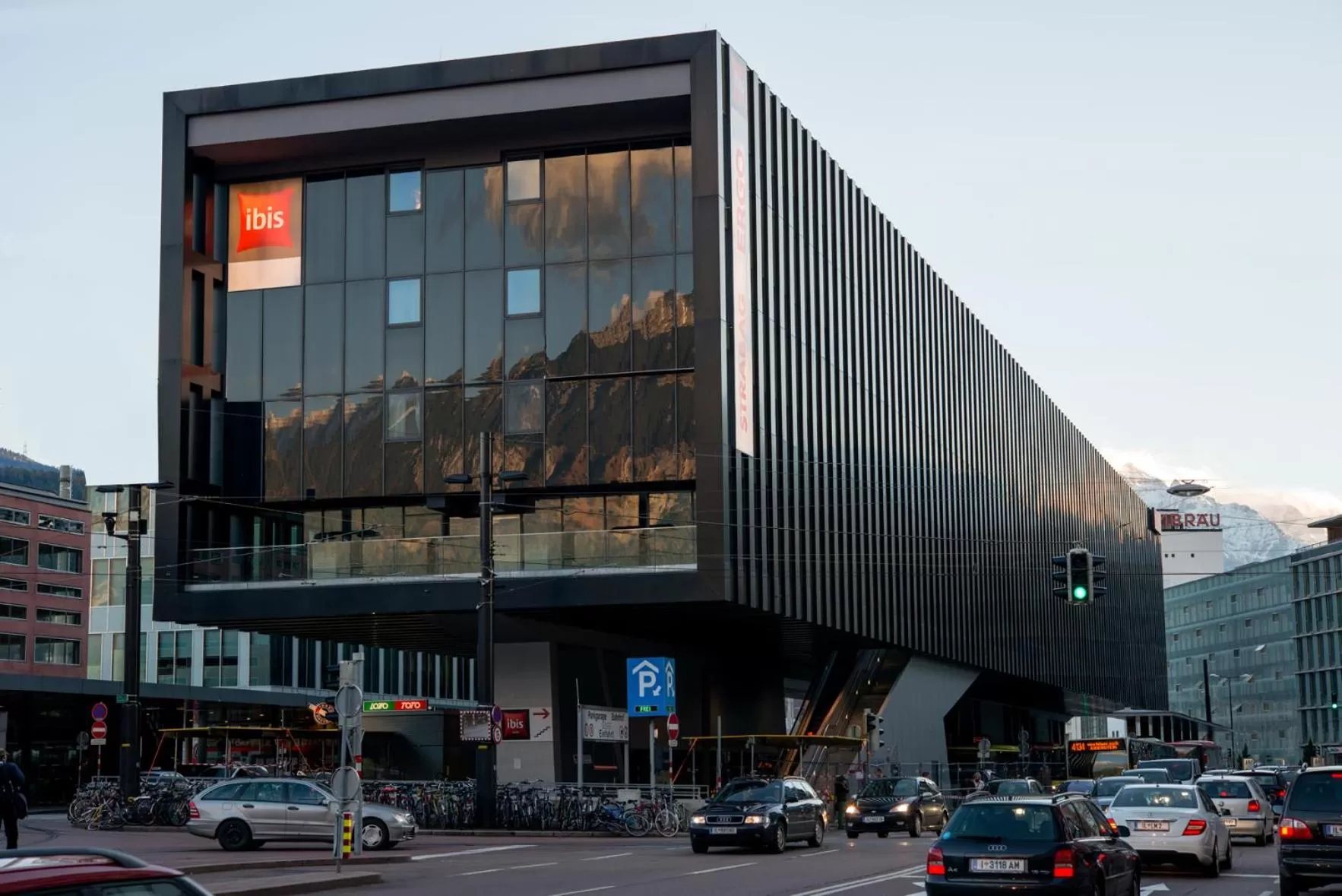 Facade/entrance in ibis Innsbruck
