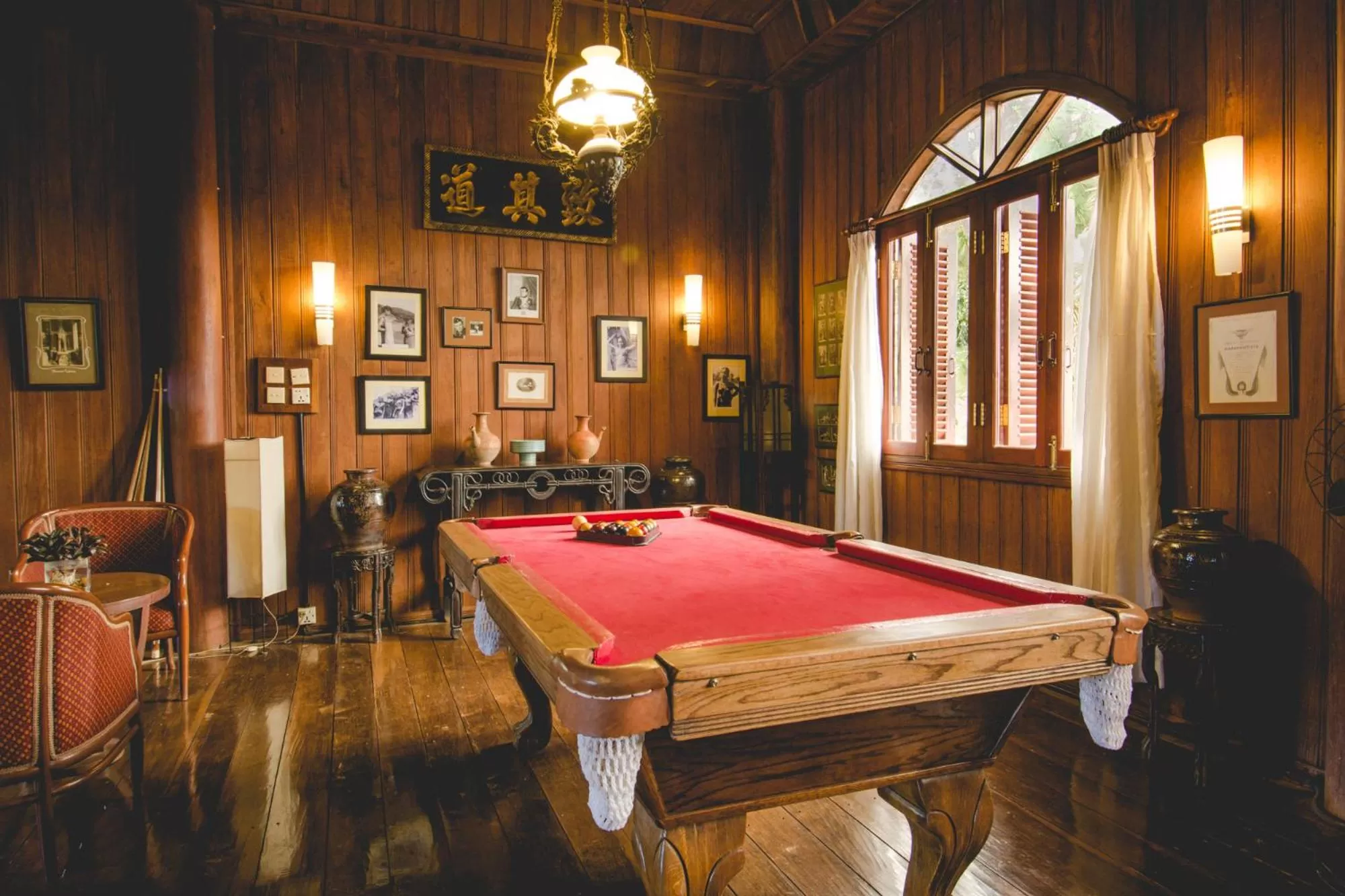 Billiard in Terres Rouges Lodge