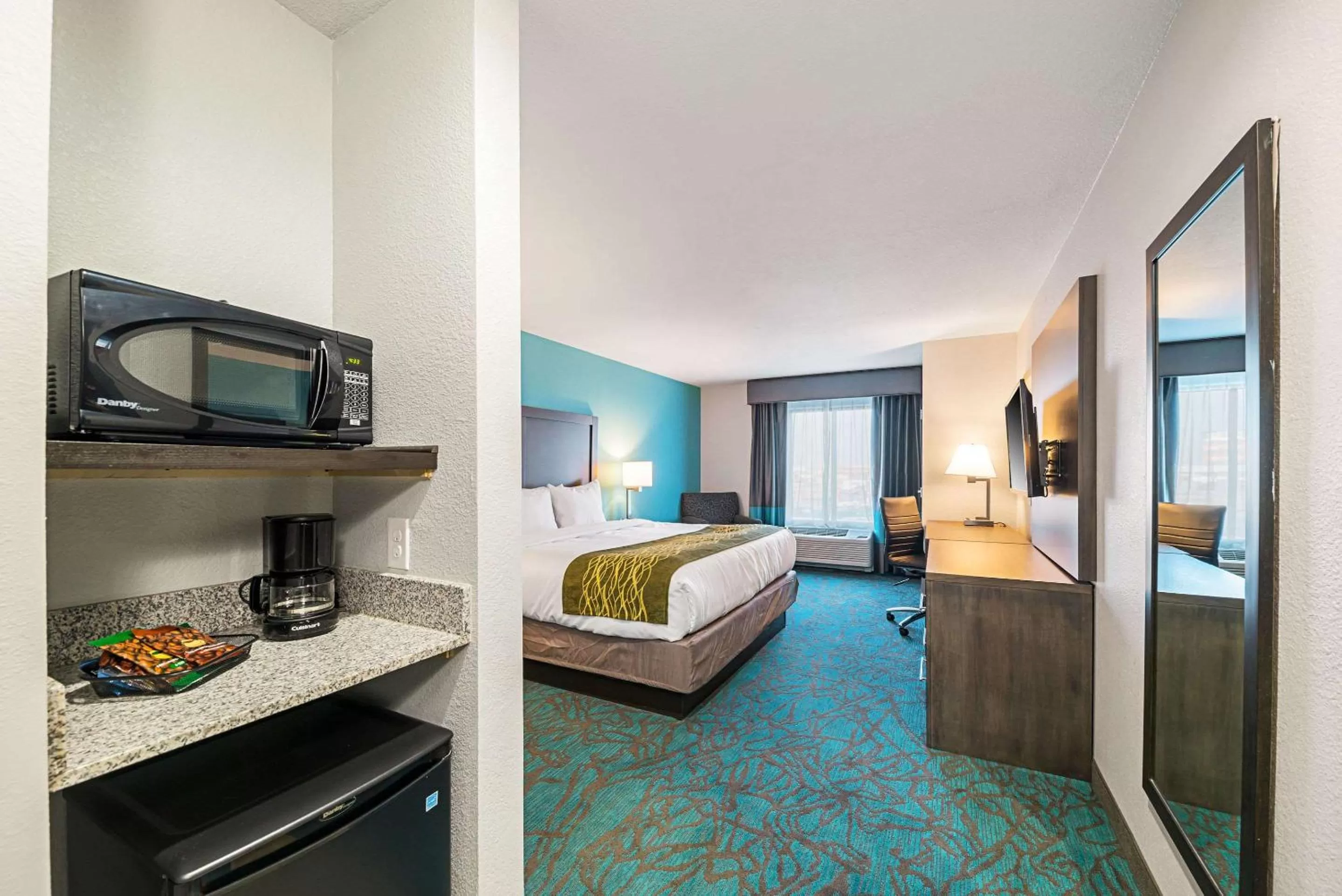 Photo of the whole room, Bed in Comfort Inn & Suites Oklahoma City near Bricktown