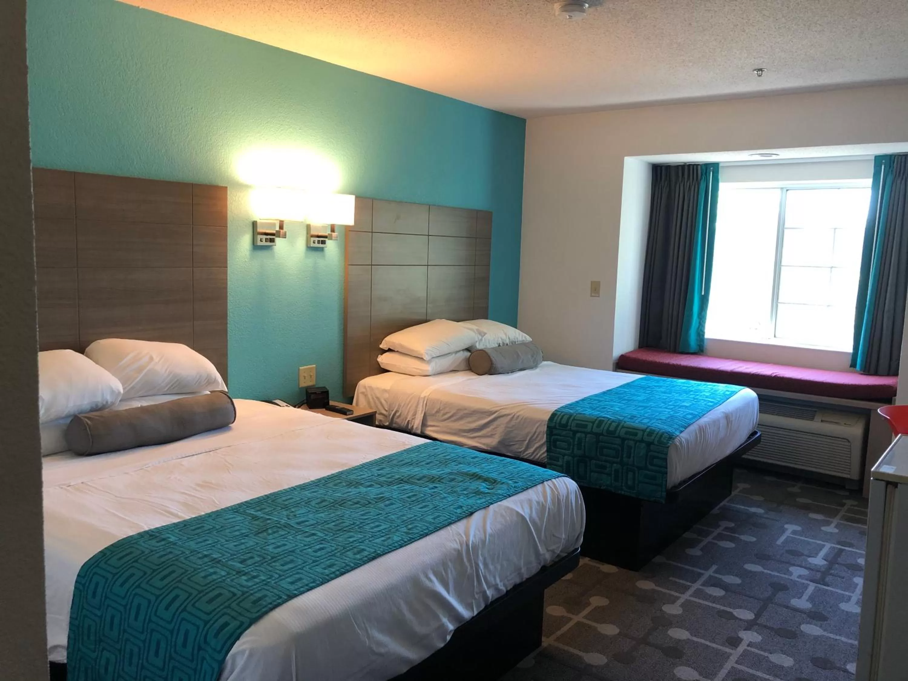 Bed in Red Lion Inn & Suites Elk Grove Village