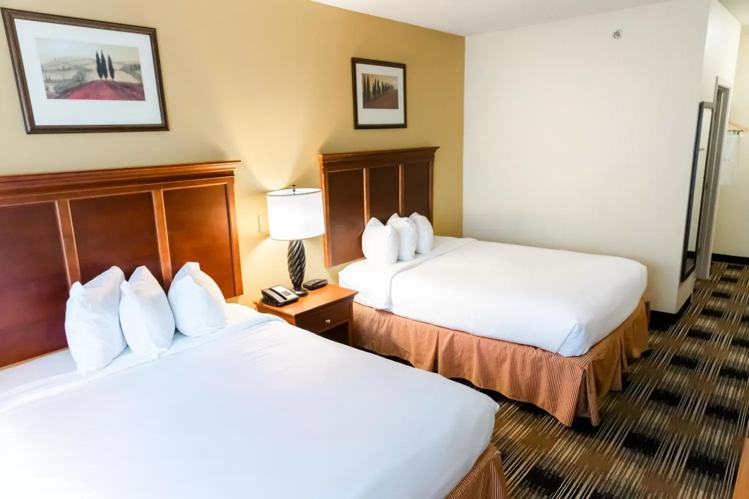 Bed in Country Inn & Suites by Radisson, Helen, GA