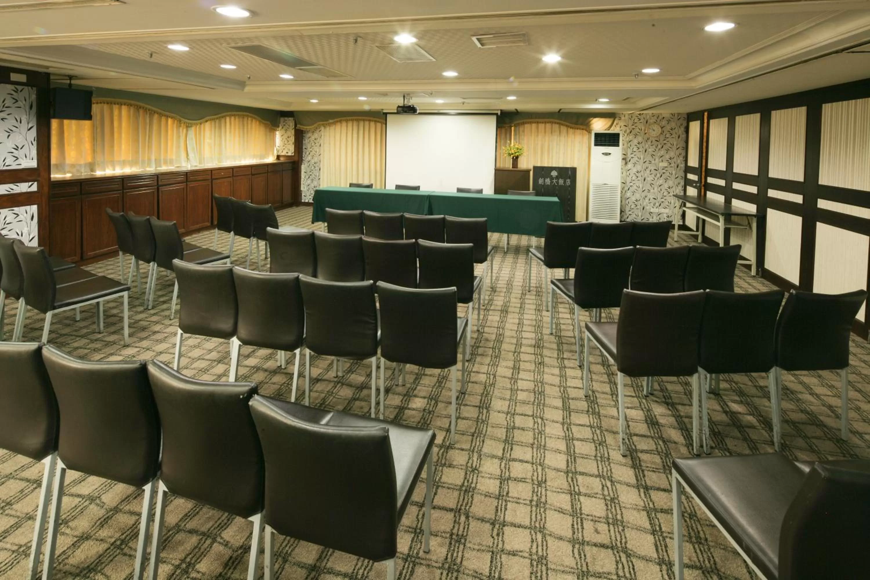 Meeting/conference room in Cambridge Tainan Hotel