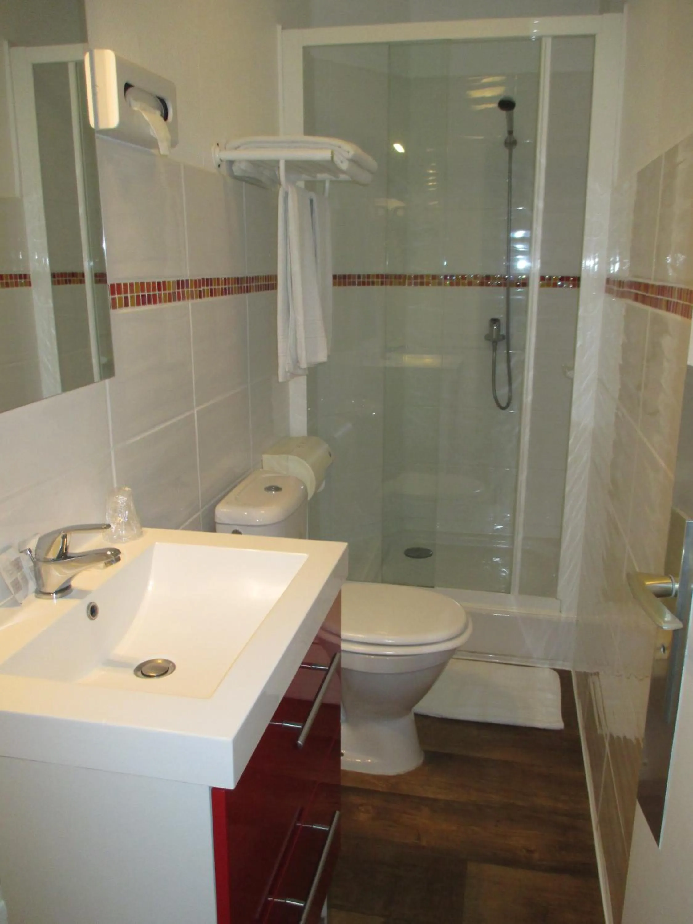 Shower in Hotel Belle Vue Royan