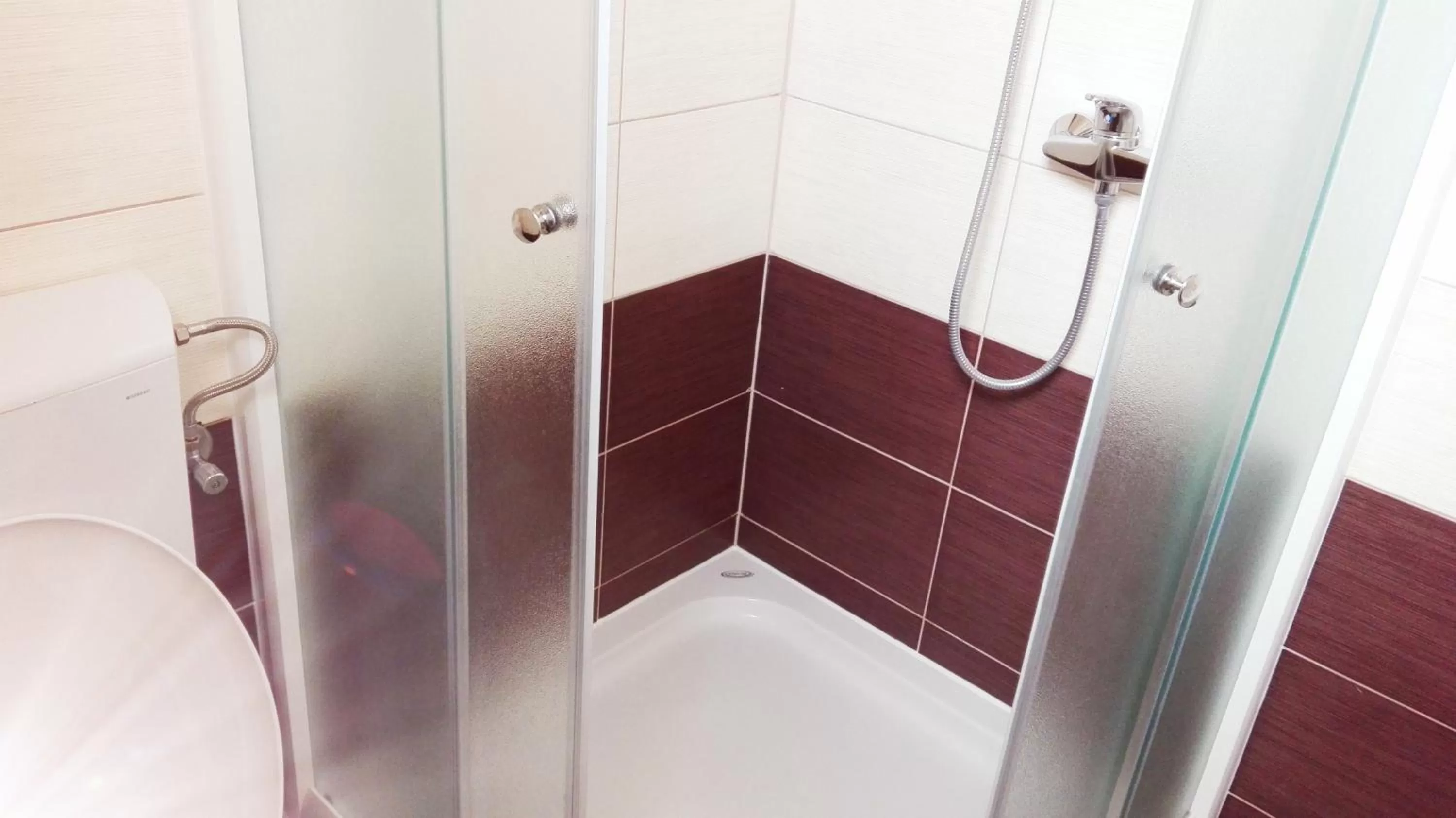 Shower, Bathroom in Pansion Eden