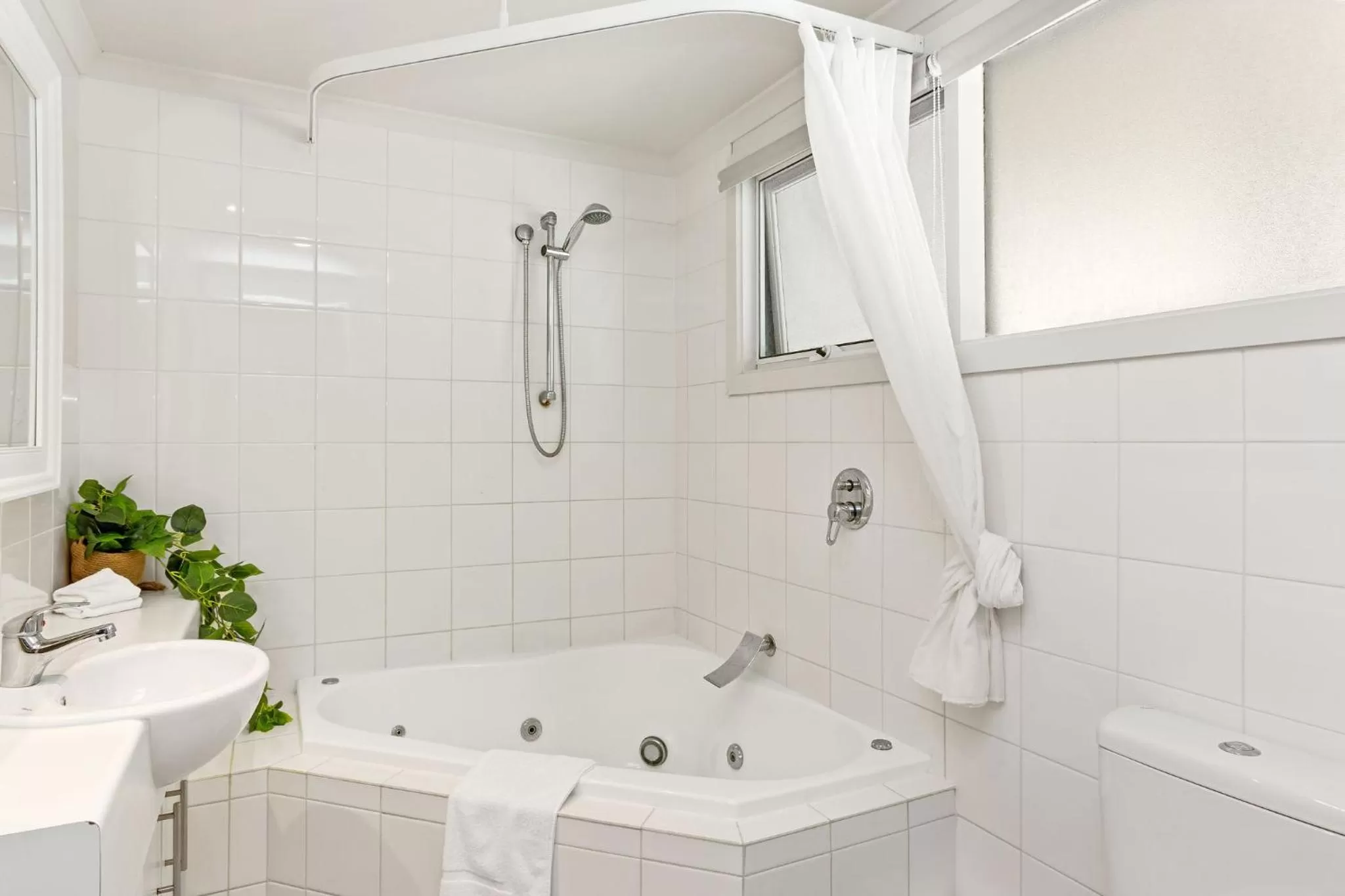 Bathroom in Whitecrest Eco Apartments Great Ocean Road