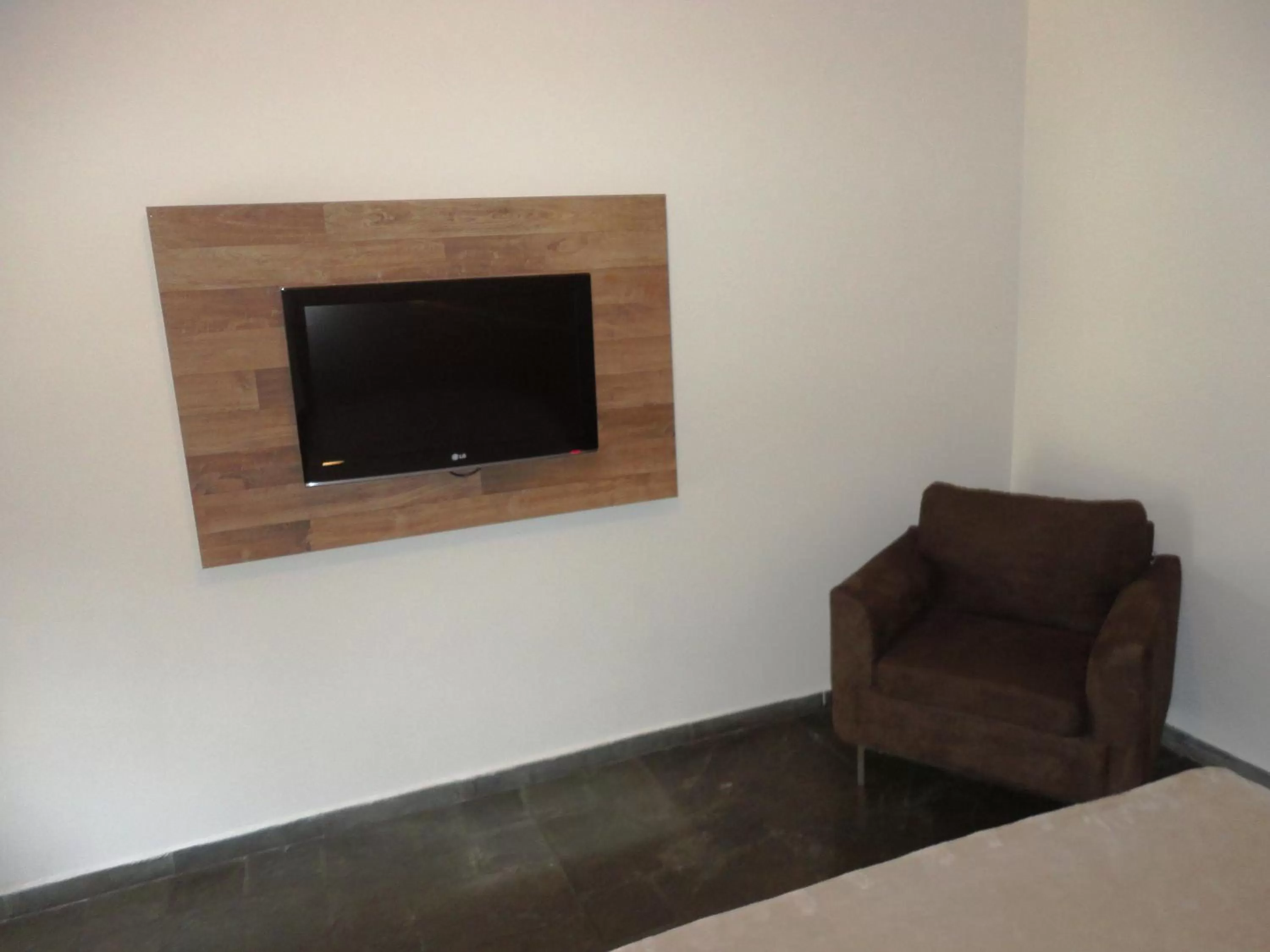 Bedroom, TV/Entertainment Center in Pousada Flor da Serra