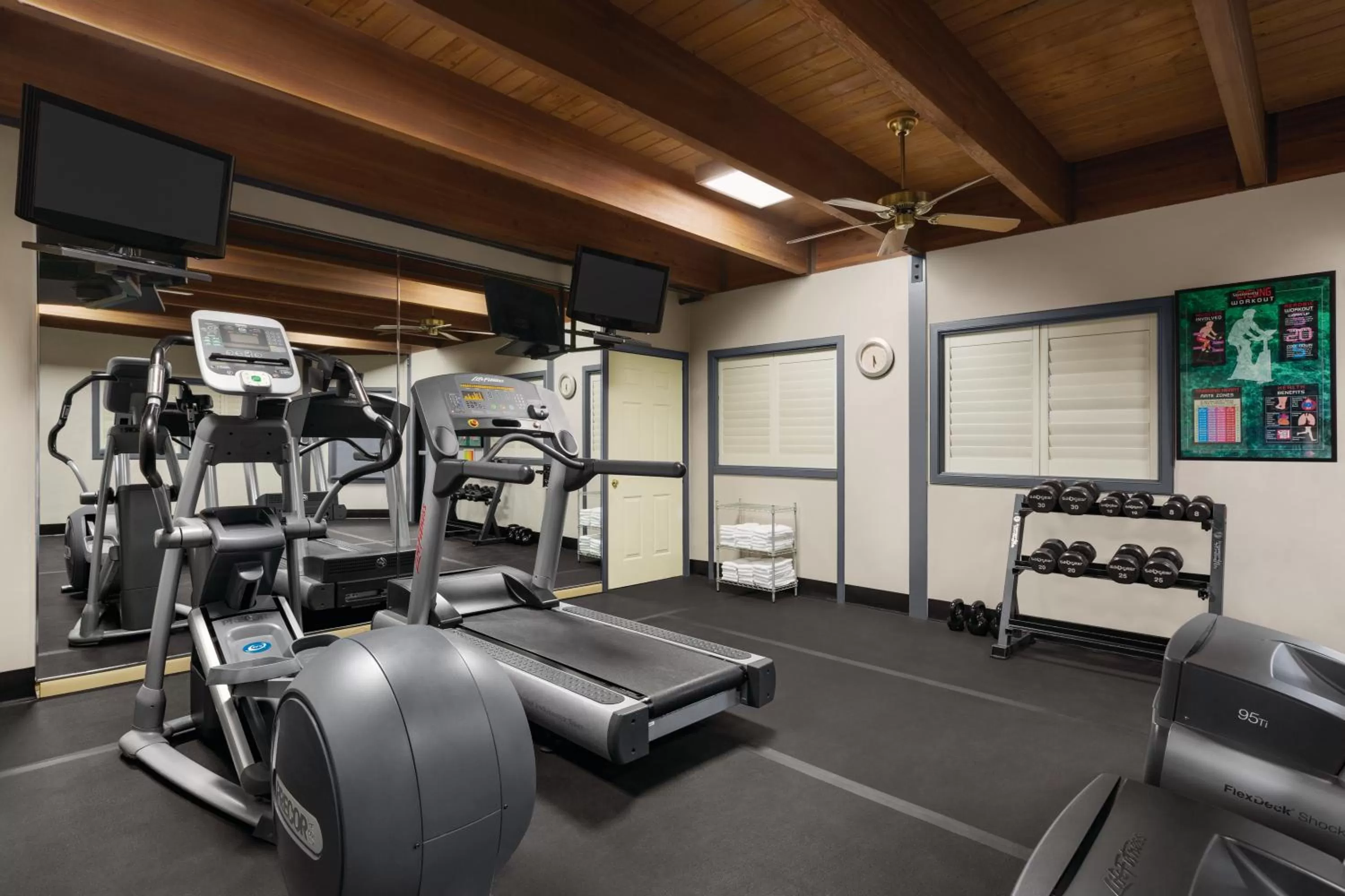 Fitness centre/facilities in Radisson Hotel Lenexa Overland Park