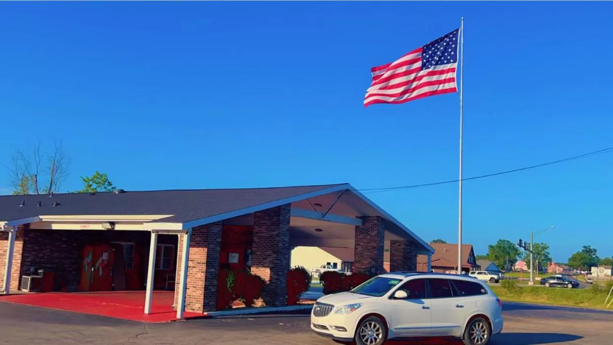 Property building in Country Inn - Licking