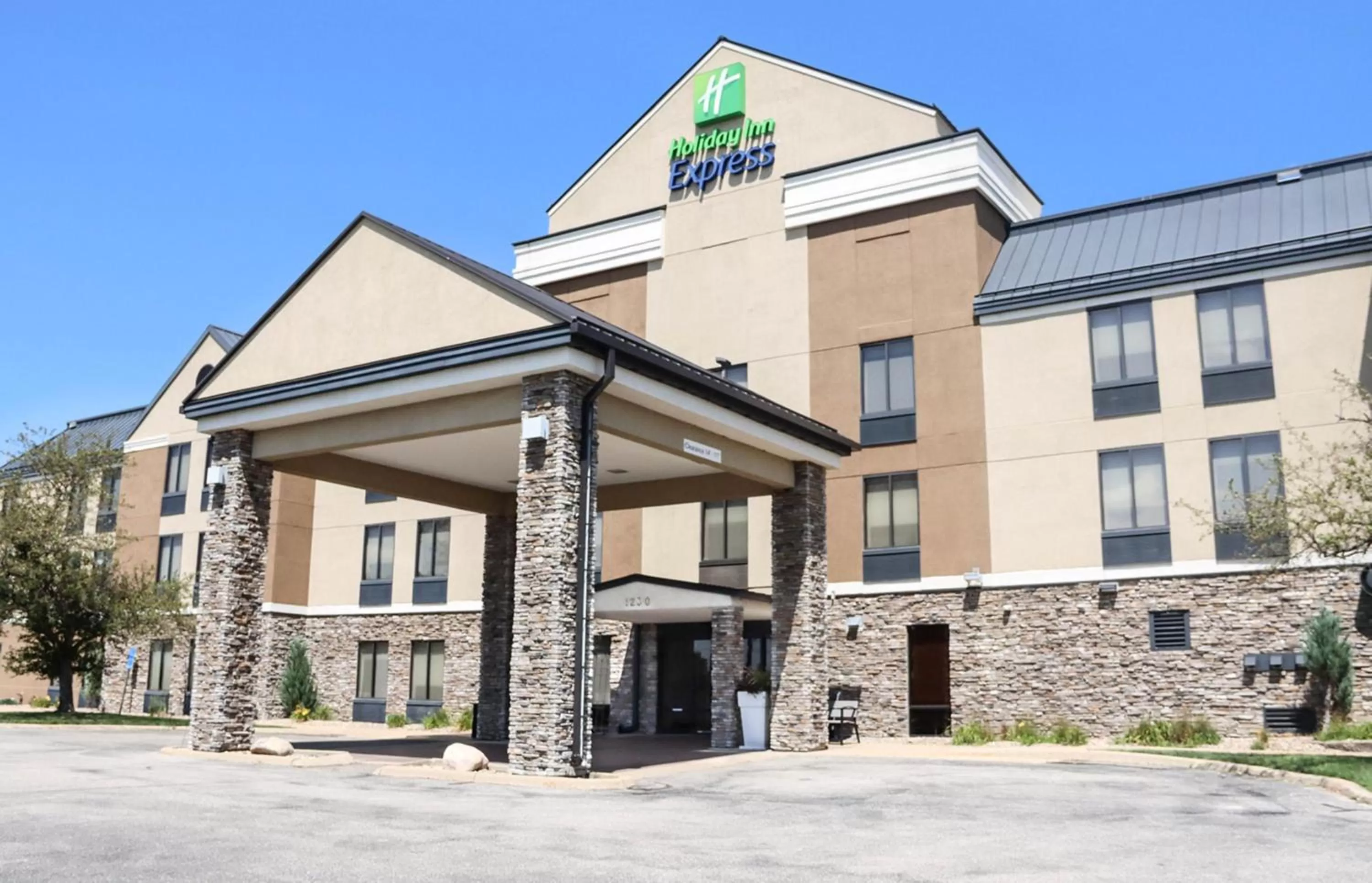 Property building in Holiday Inn Express Cedar Rapids - Collins Road by IHG