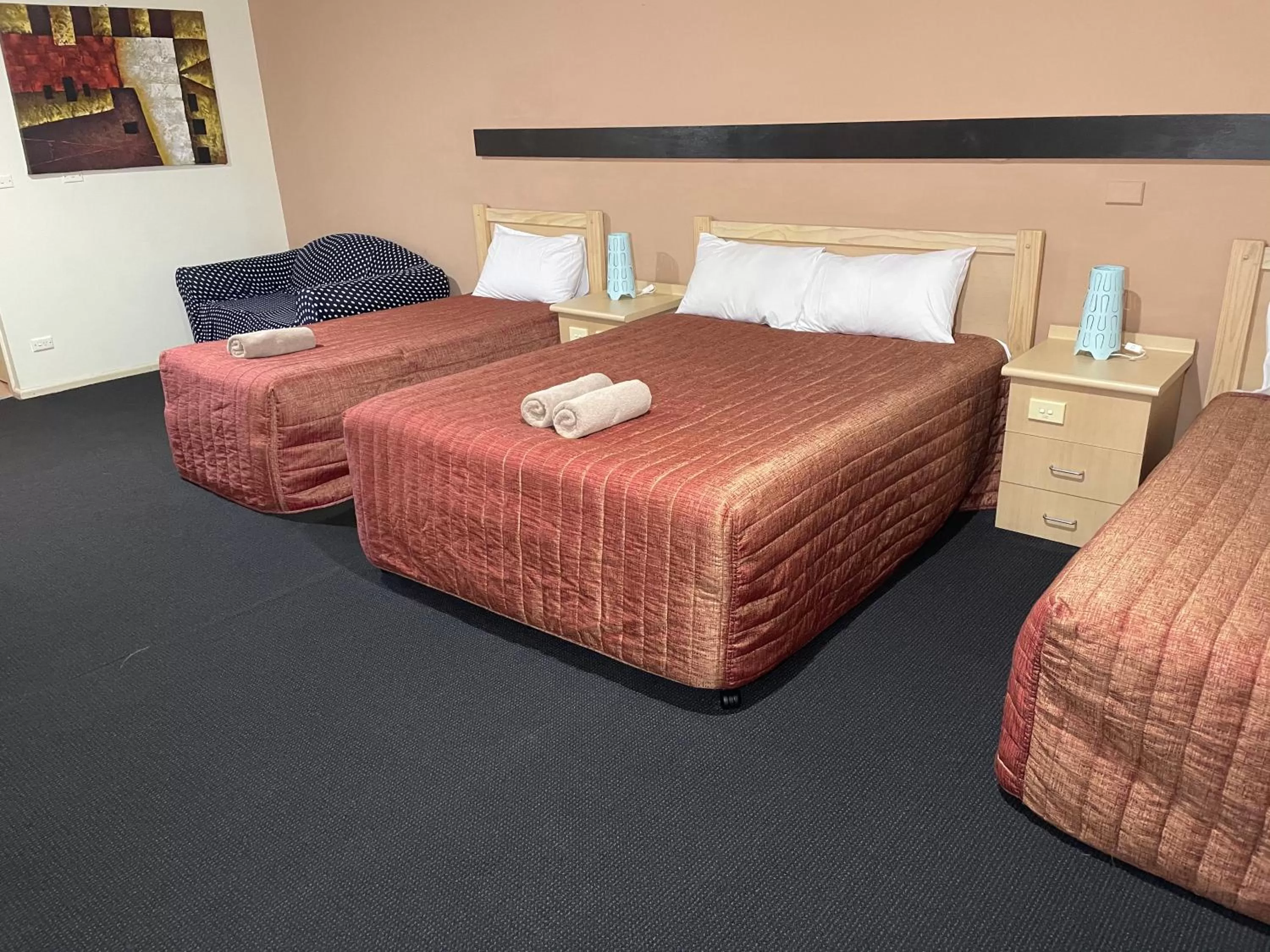 Bed in Countryman Motor Inn Cowra