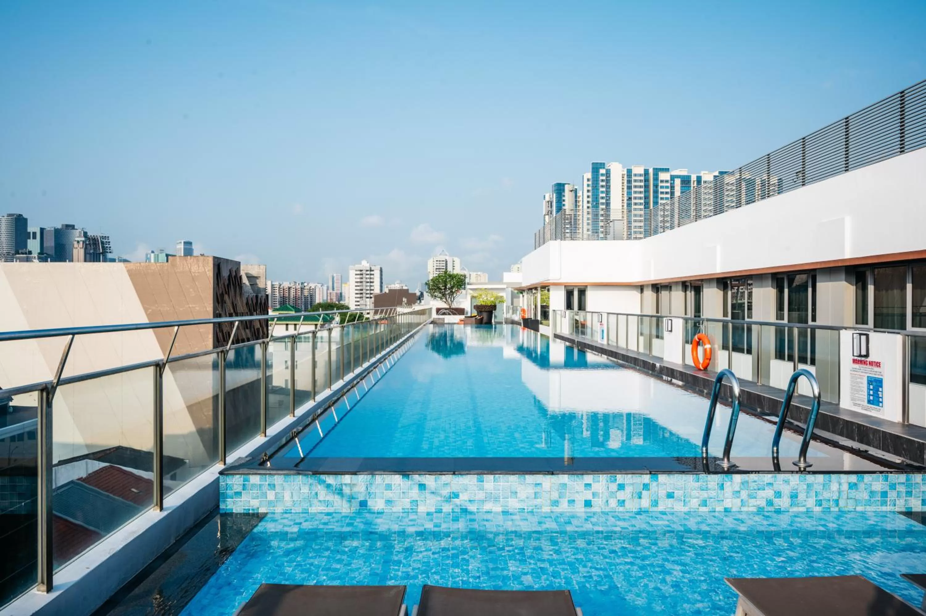 Swimming pool in Mercure Singapore Tyrwhitt