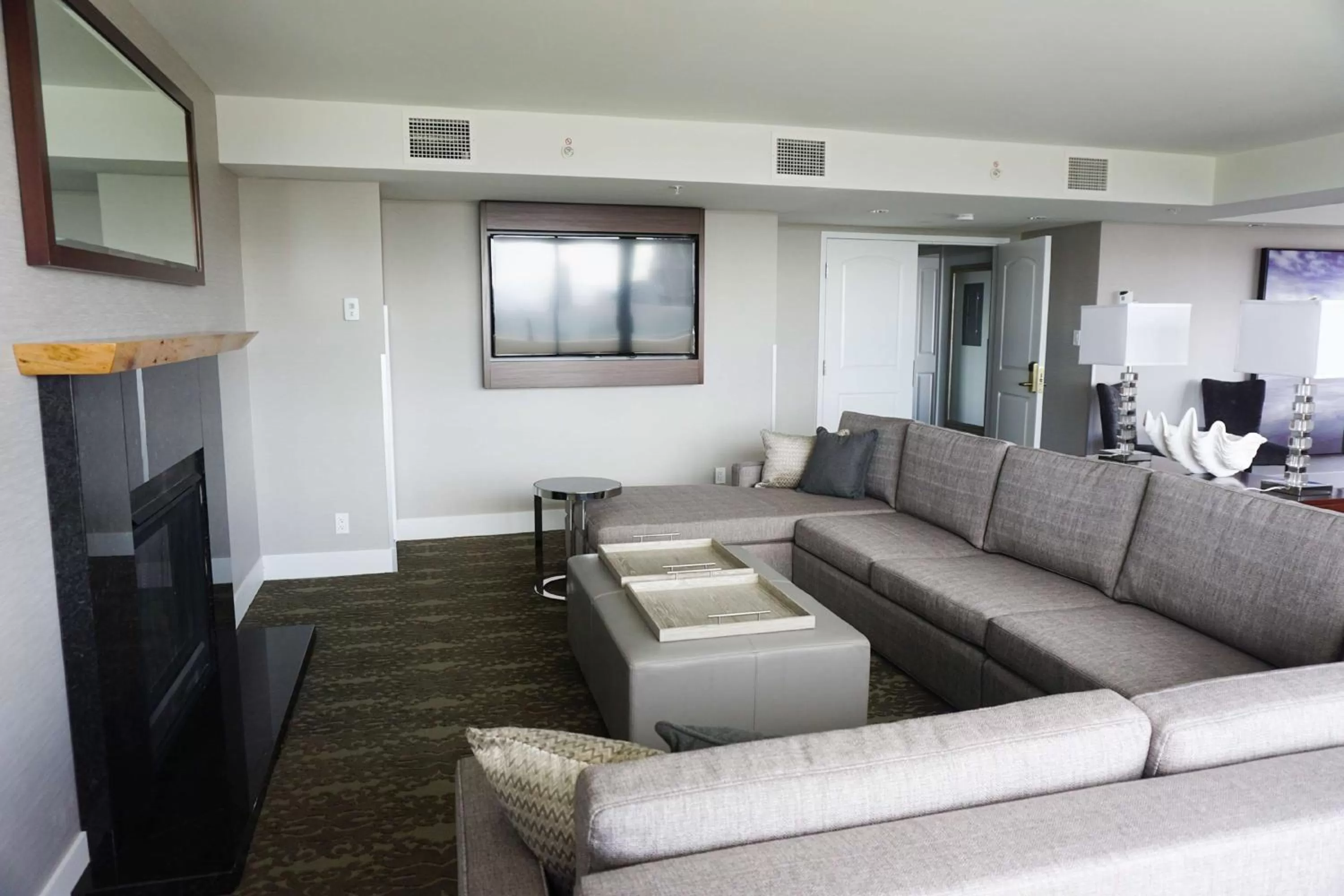 Living room in DoubleTree by Hilton Hotel & Suites Victoria