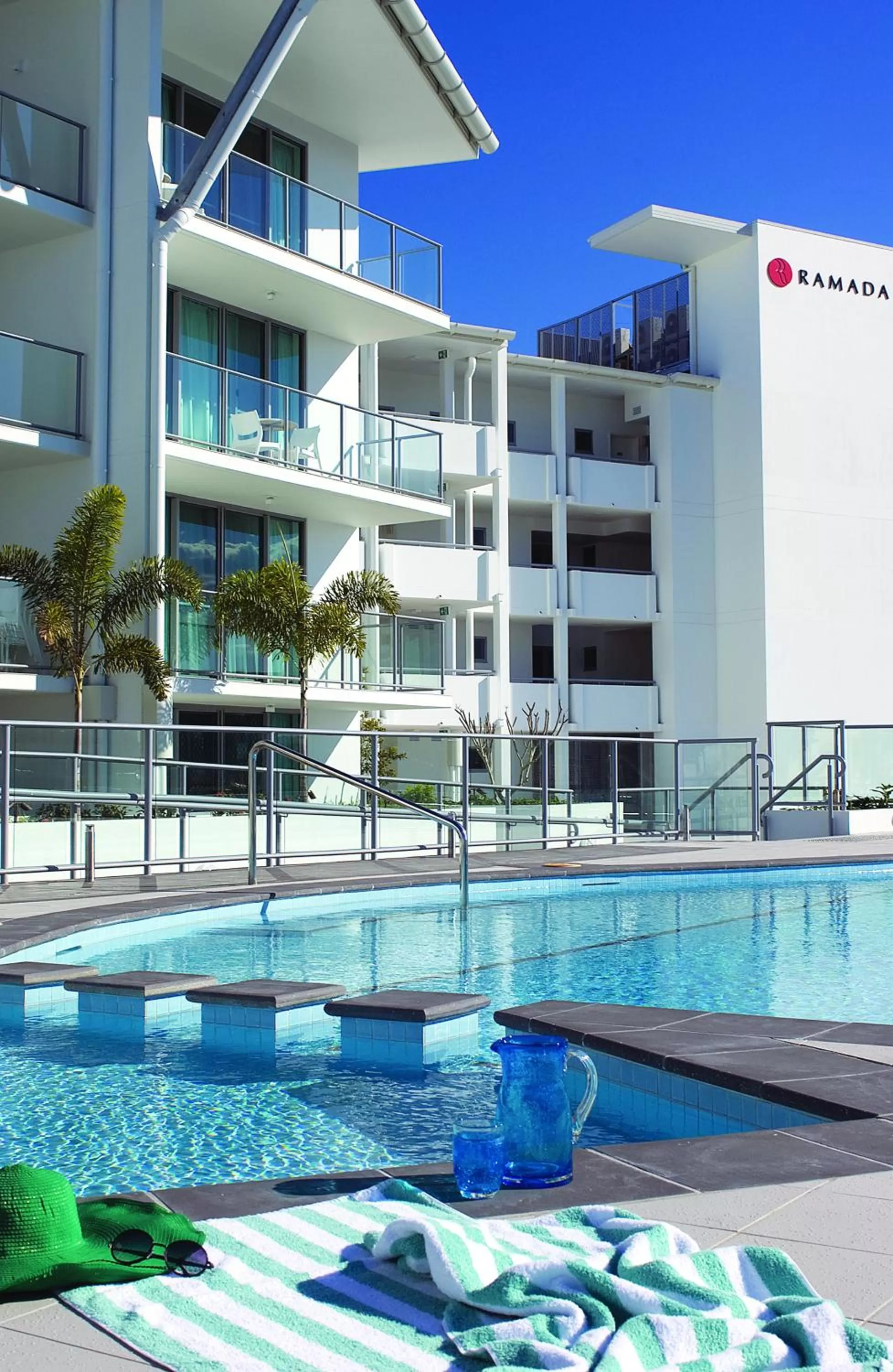 Swimming pool in Ramada Hotel & Suites by Wyndham Ballina Byron