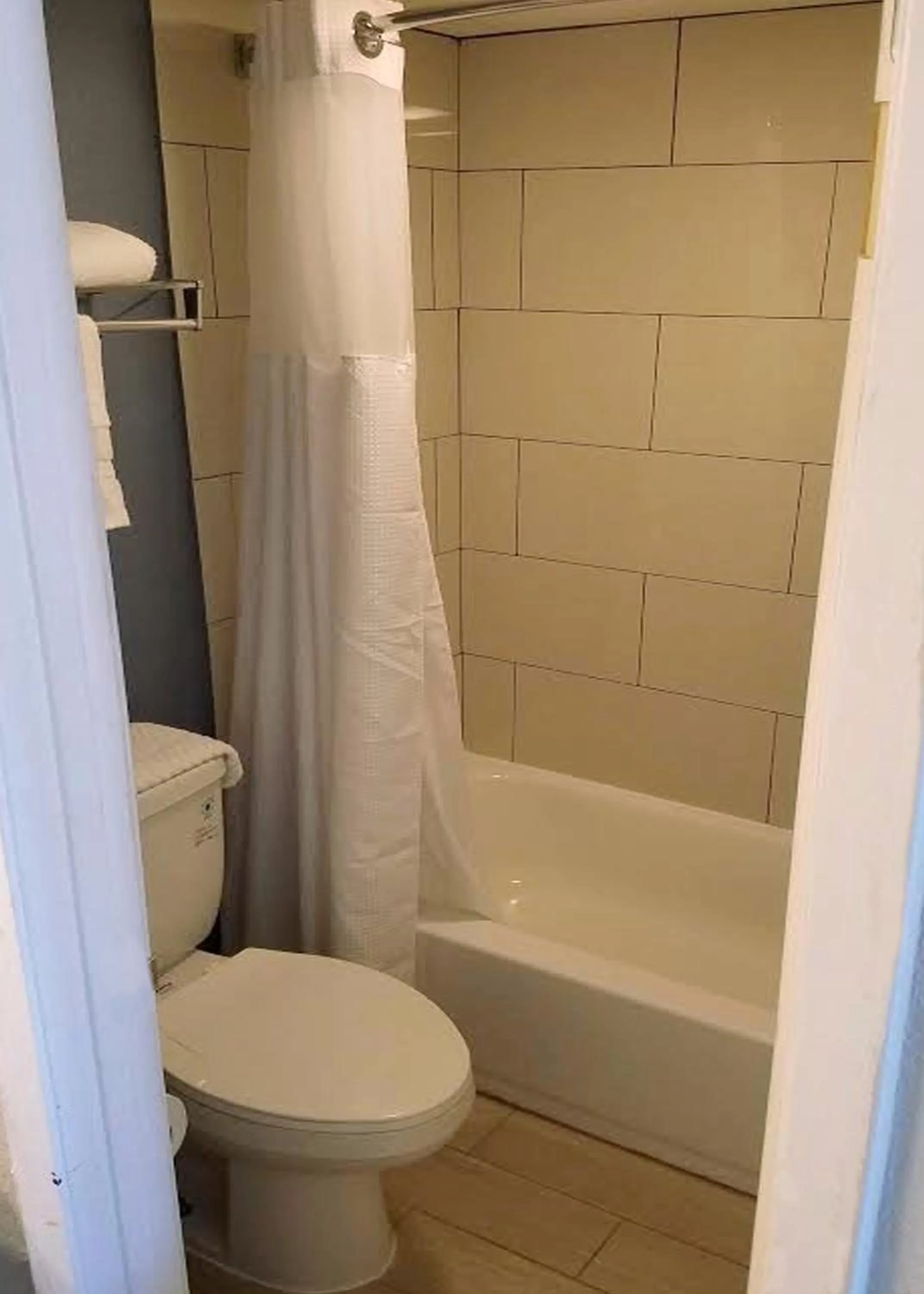 Bathroom in Seabreeze Inn - Fort Walton