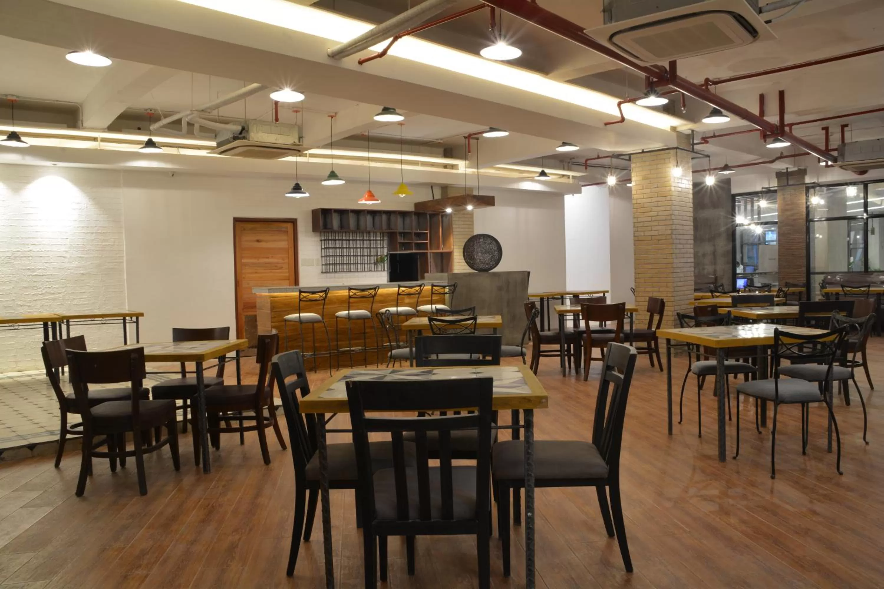 Restaurant/places to eat in Viven Hotel