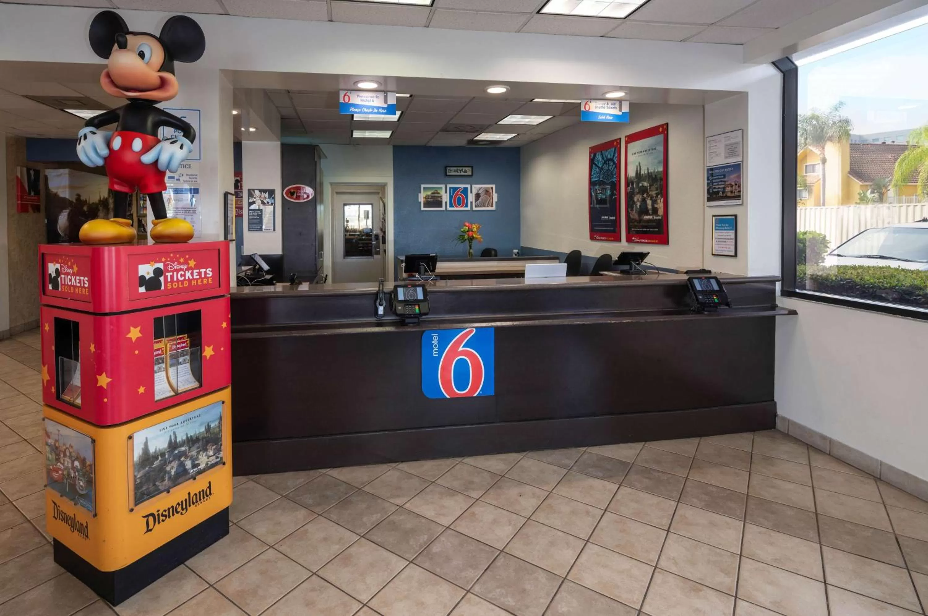 Lobby or reception in Motel 6-Anaheim, CA - Maingate