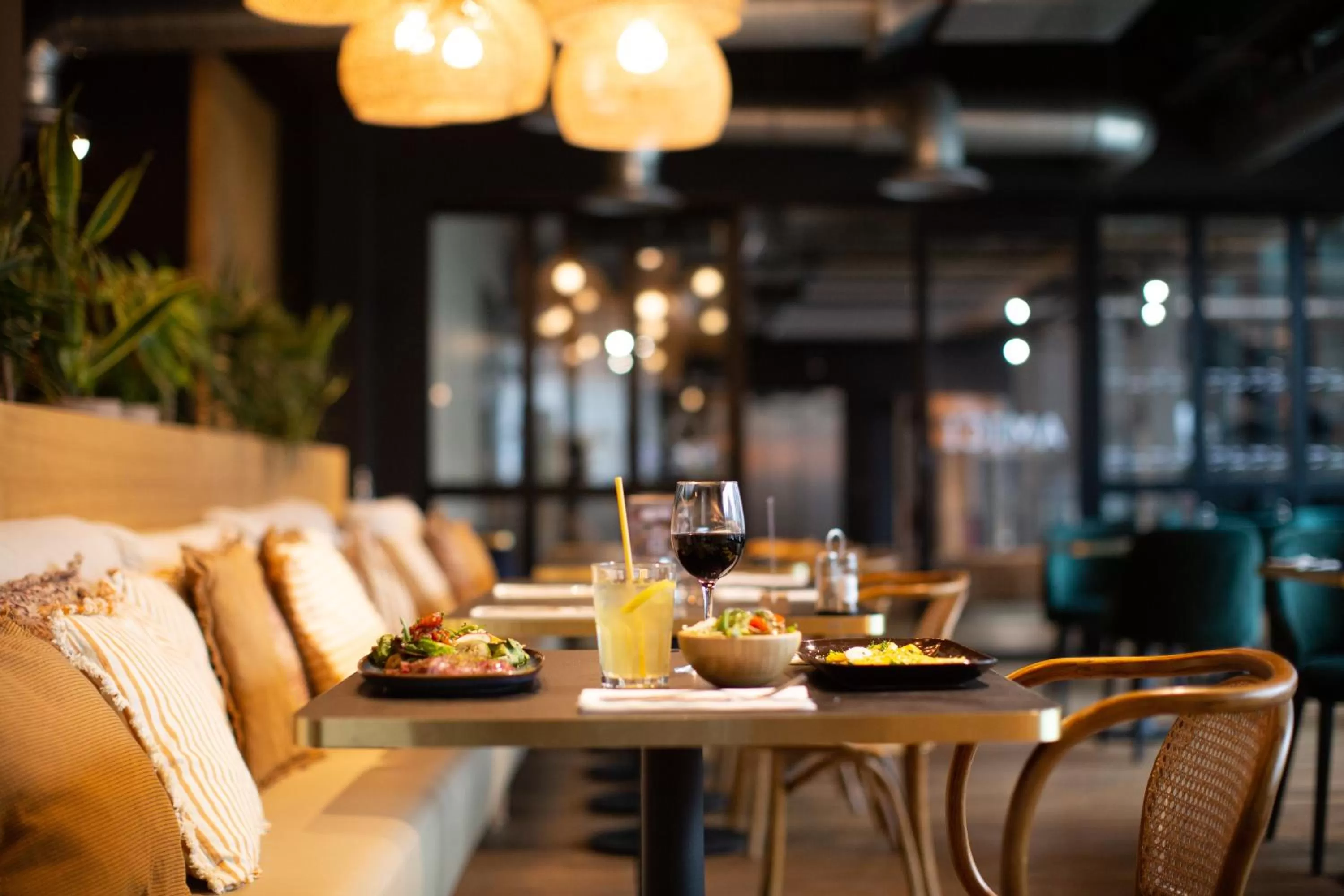 Restaurant/places to eat in Coloft