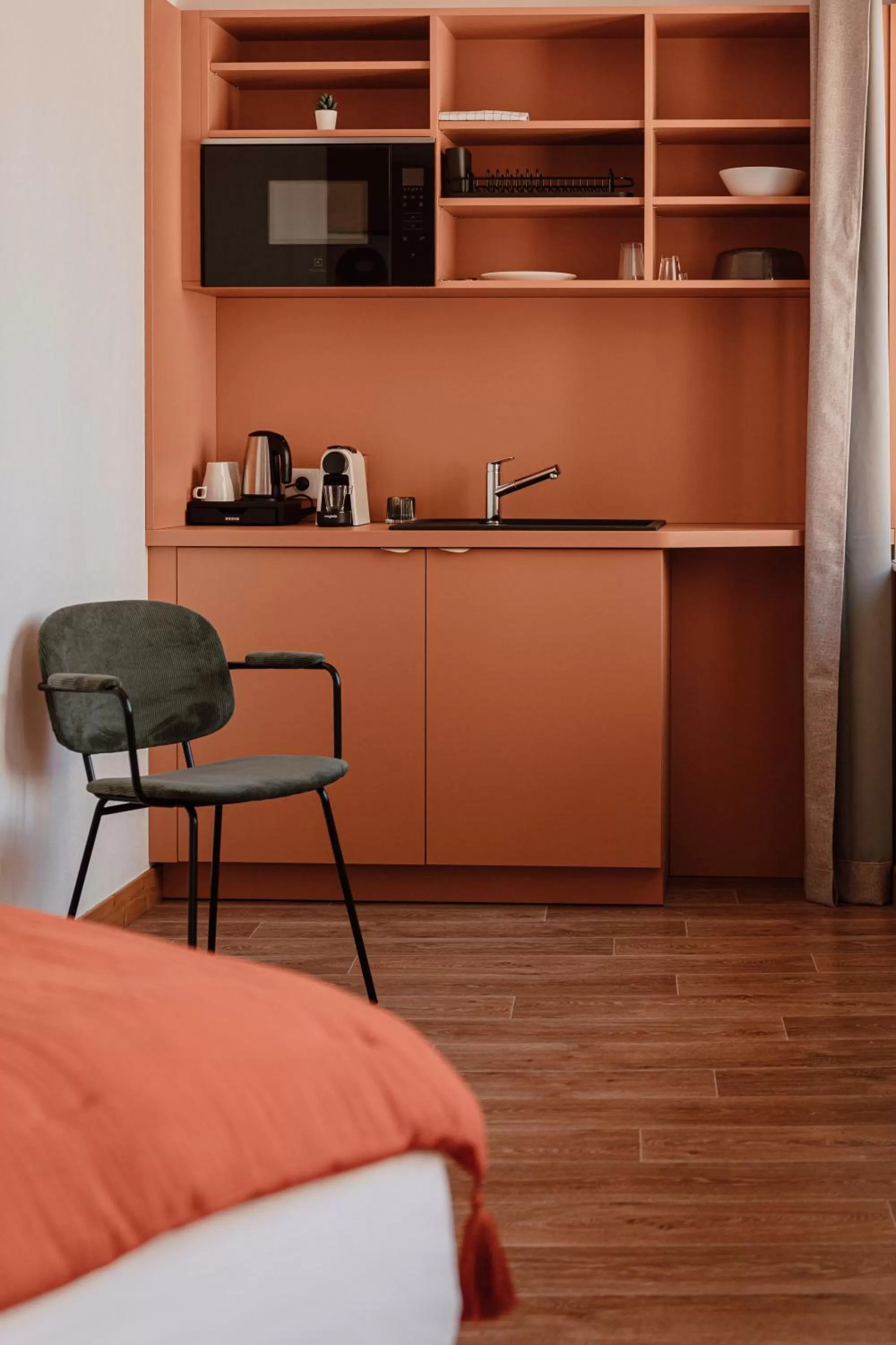 Kitchen/Kitchenette in Mage hôtels - Hôtel la grenette - Brasserie Bonté Divine