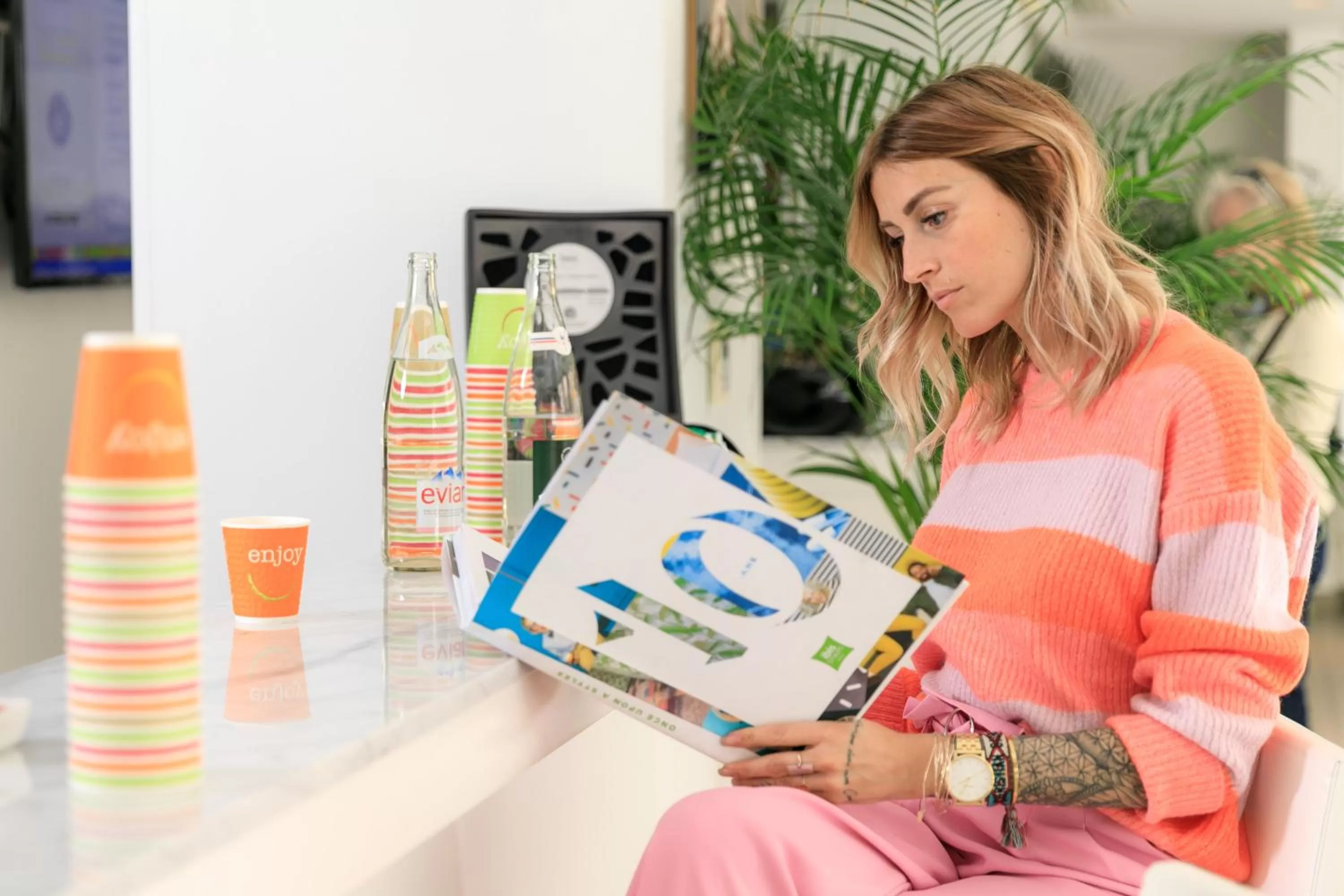 Communal lounge/ TV room in Ibis Styles Menton Centre